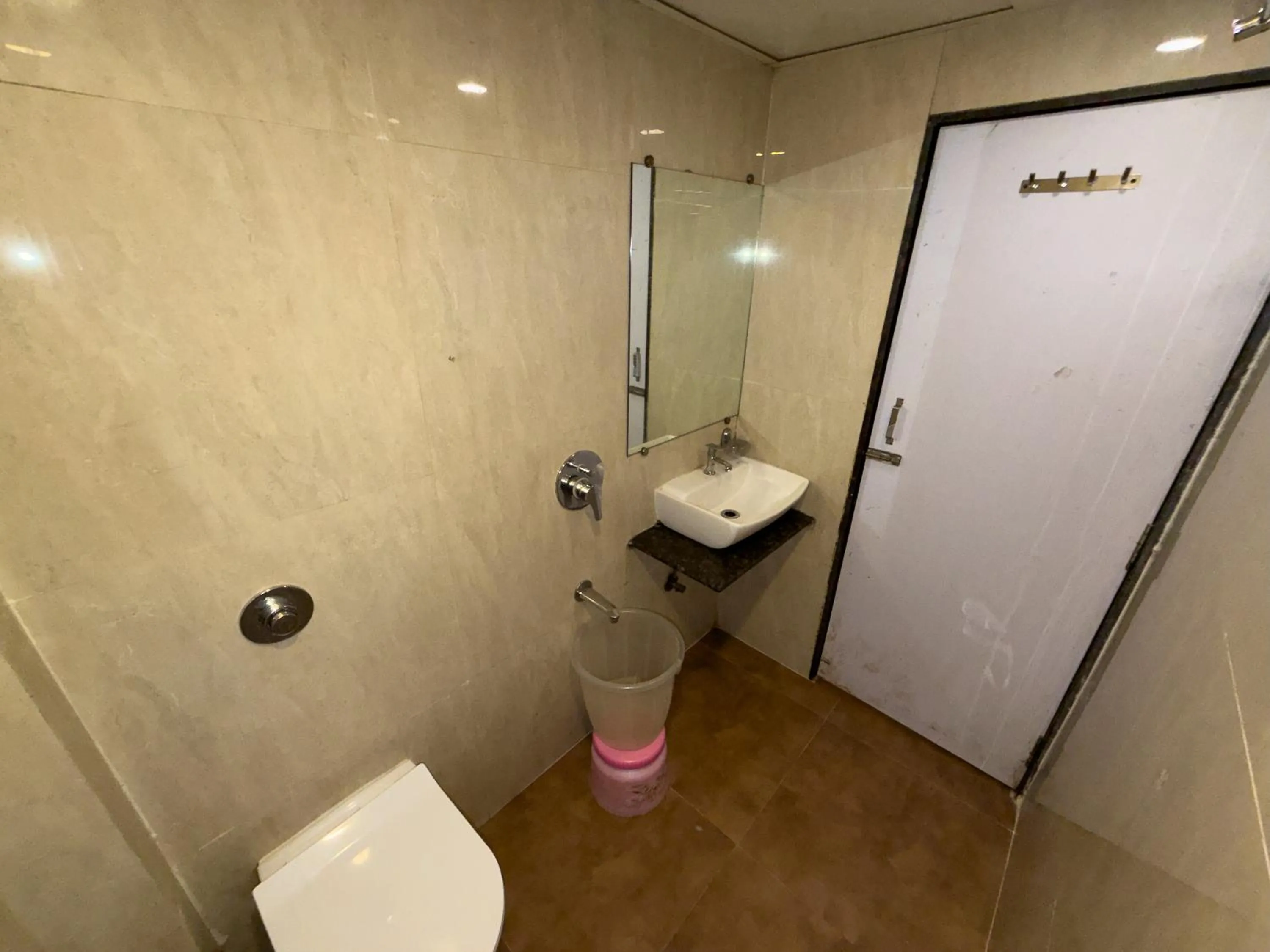 Bathroom in Hotel Hometown Near US Embassy BKC