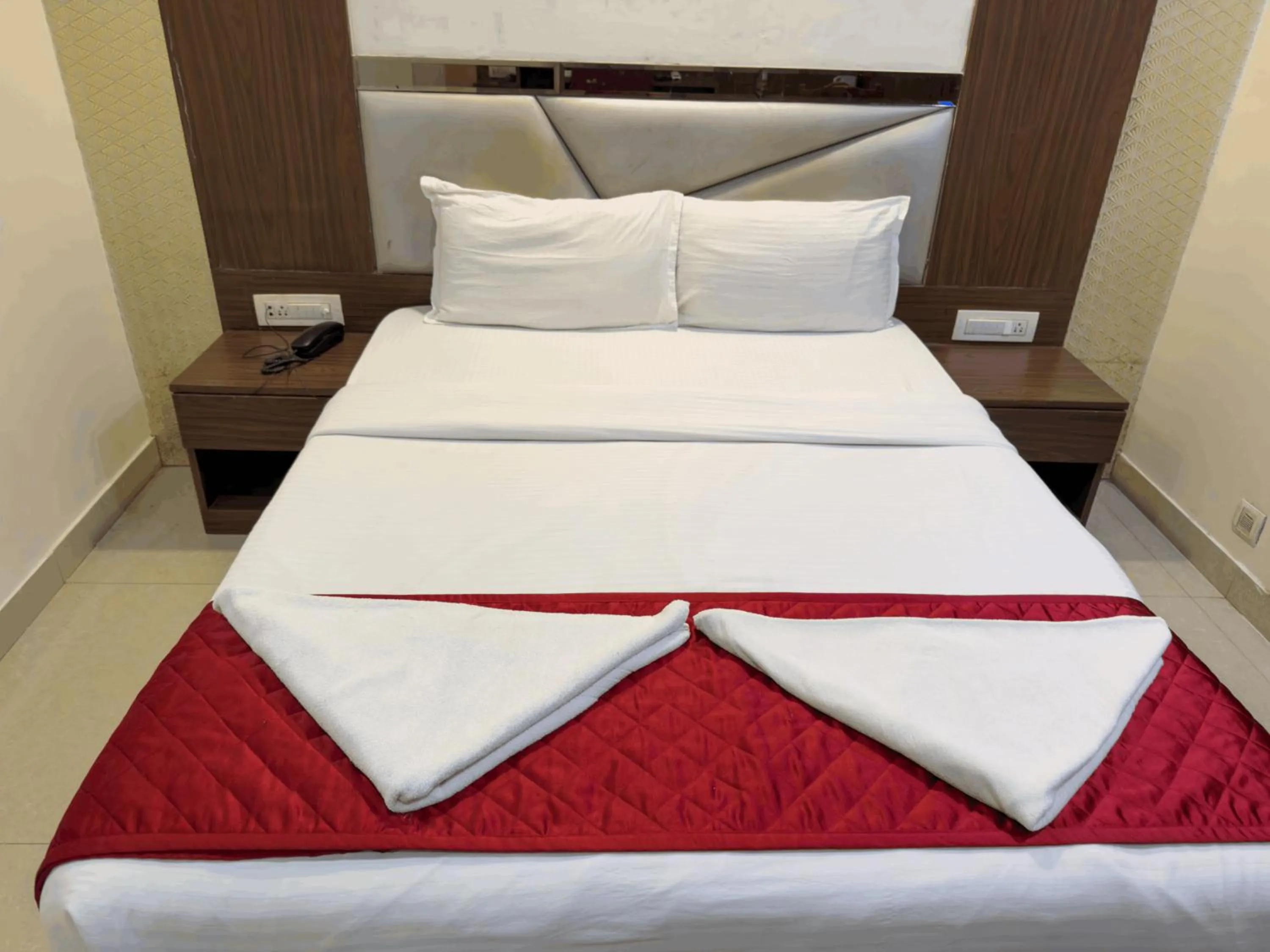 Bedroom, Bed in Hotel Hometown Near US Embassy BKC