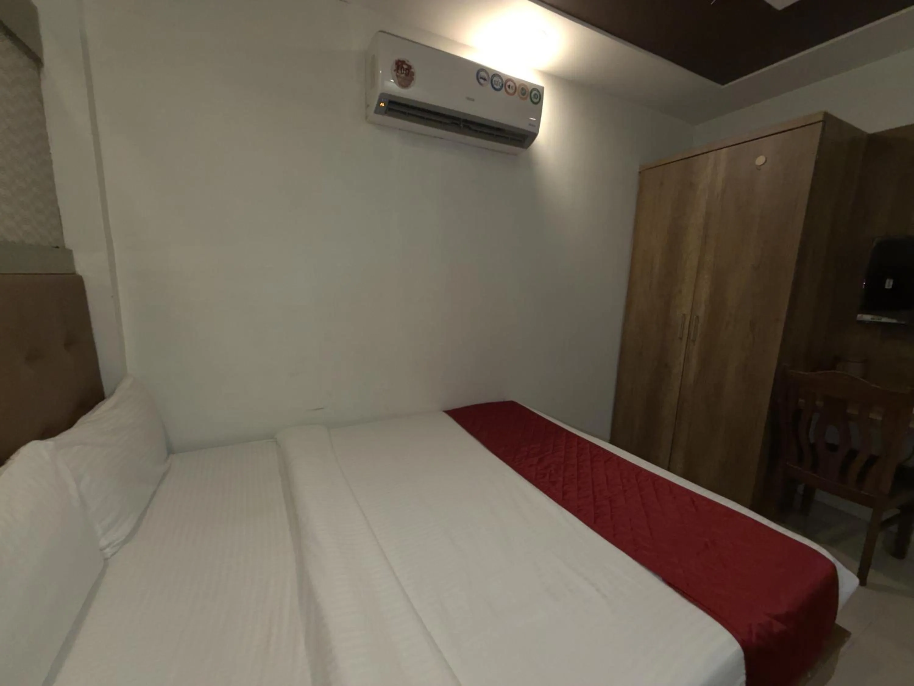 Bedroom, Bed in Hotel Hometown Near US Embassy BKC