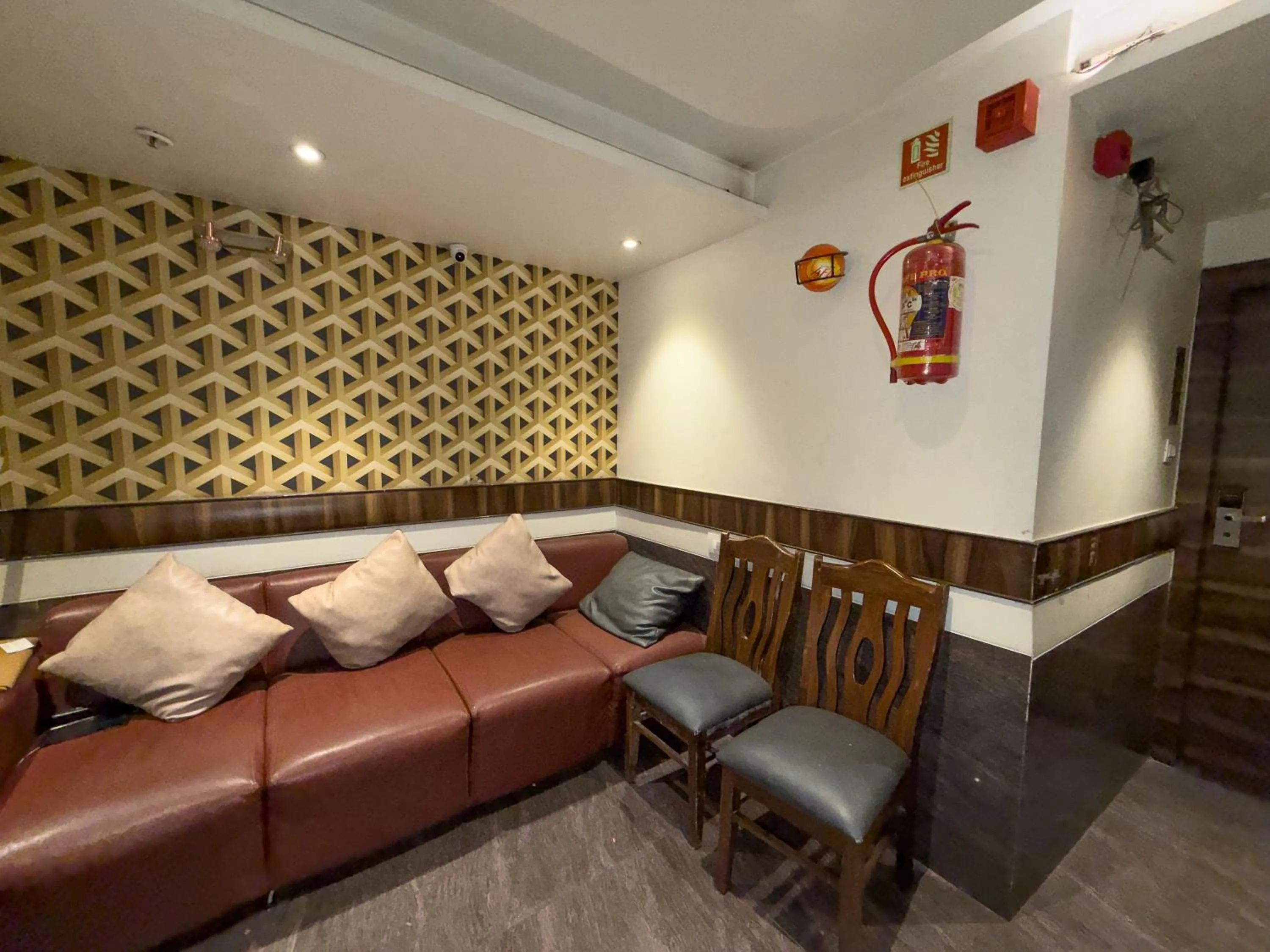 Lobby or reception in Hotel Hometown Near US Embassy BKC