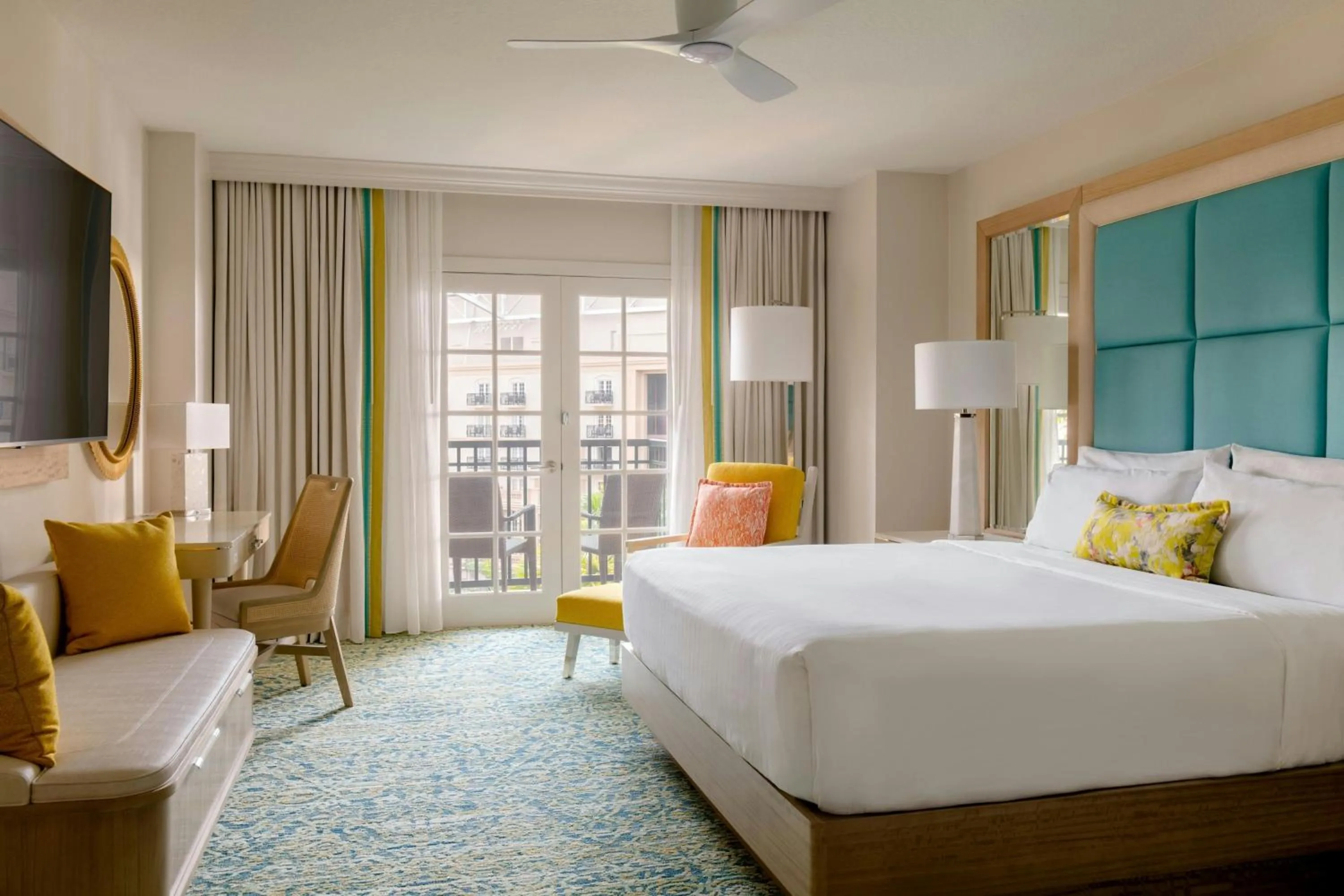 Photo of the whole room, Bed in Gaylord Palms Resort & Convention Center