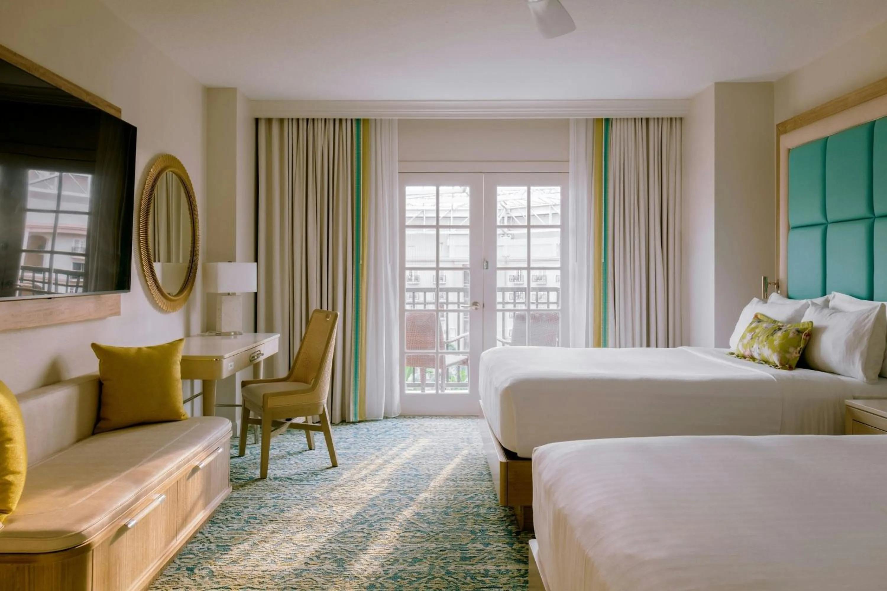 Photo of the whole room, Bed in Gaylord Palms Resort & Convention Center