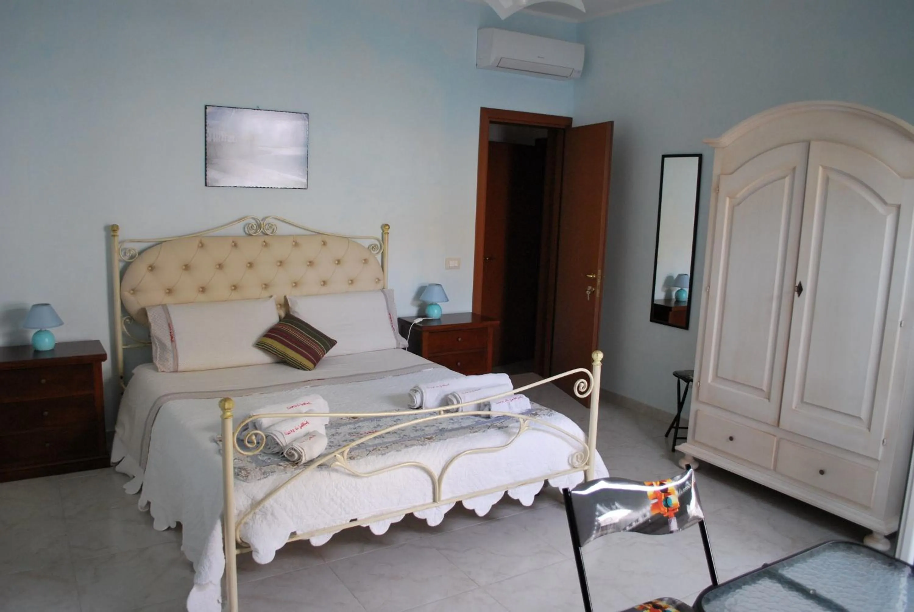 Photo of the whole room, Bed in B&B Cuore di Gallipoli
