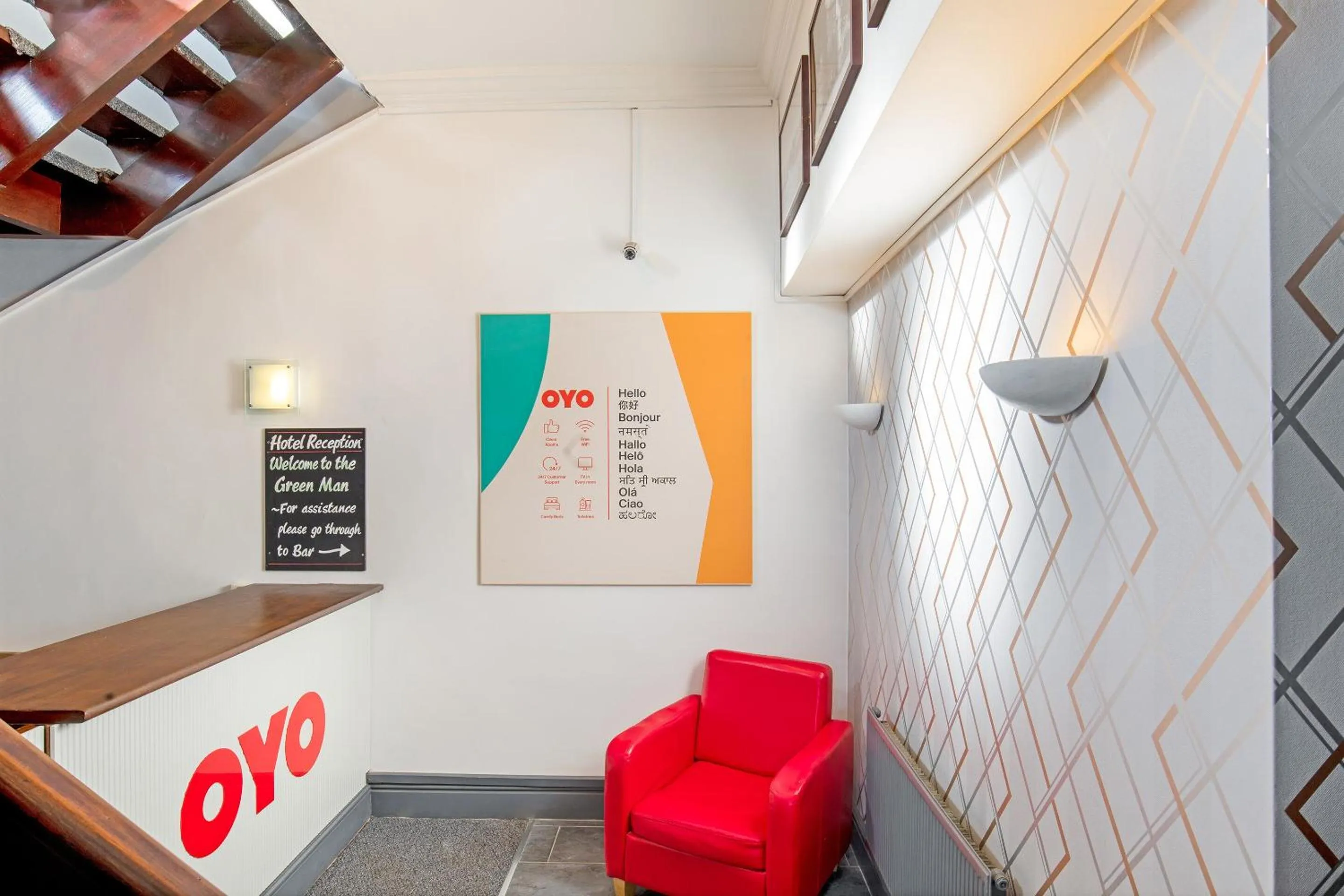 Lobby or reception in OYO The Green Man Pub And Hotel