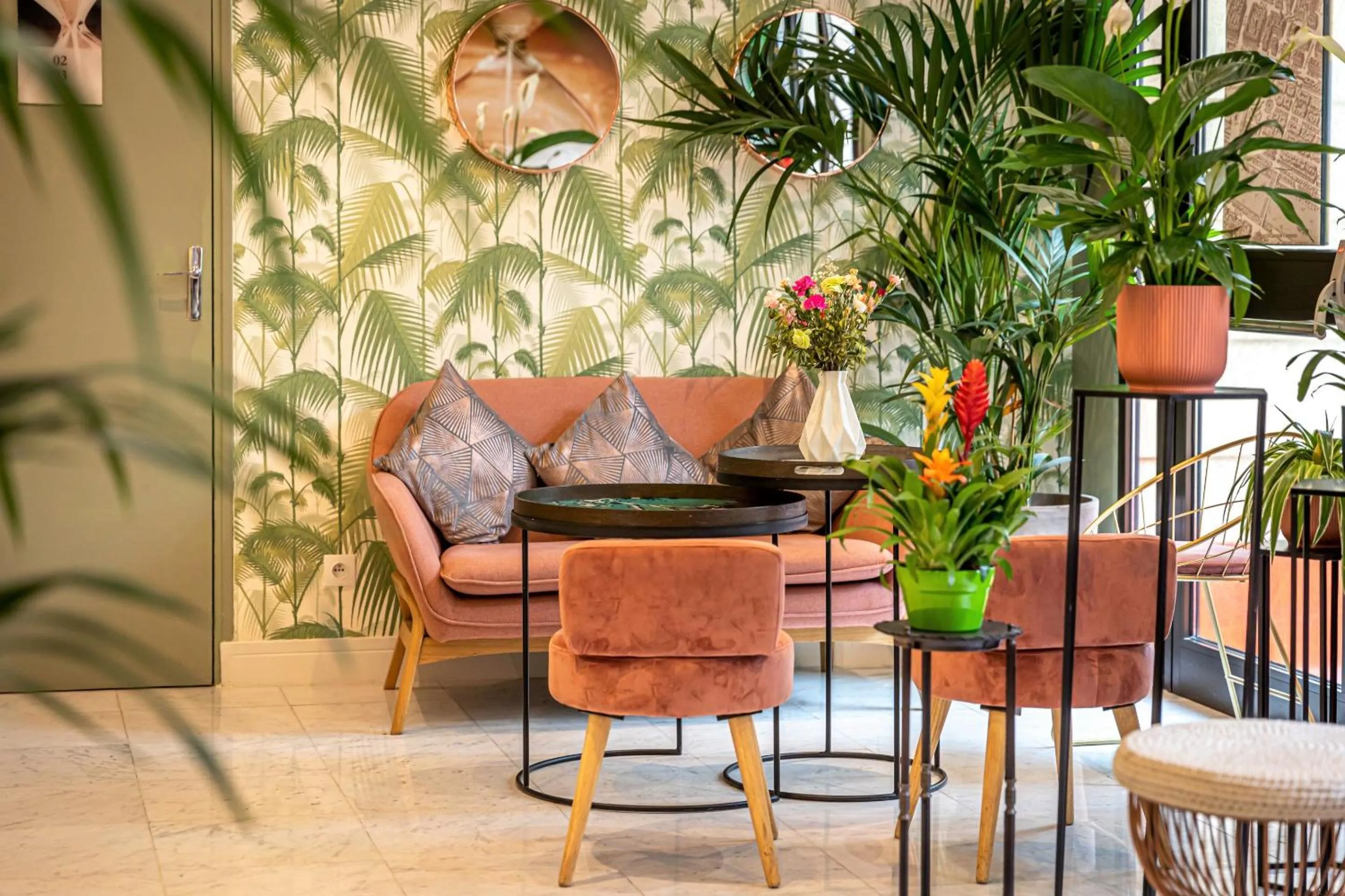 Lobby or reception in Hotel Ariane Montparnasse by Patrick Hayat