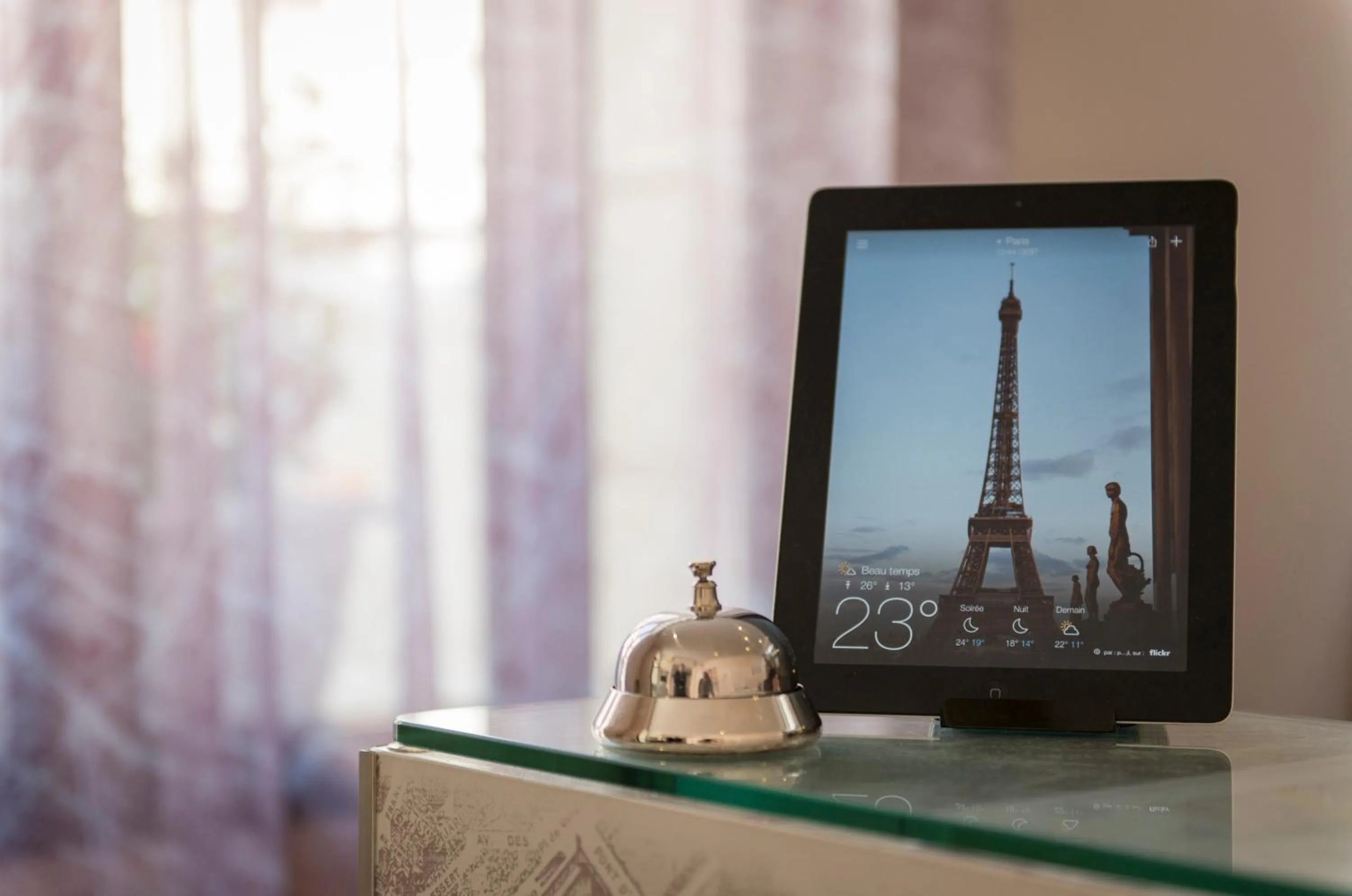 Lobby or reception in Hotel Ariane Montparnasse by Patrick Hayat