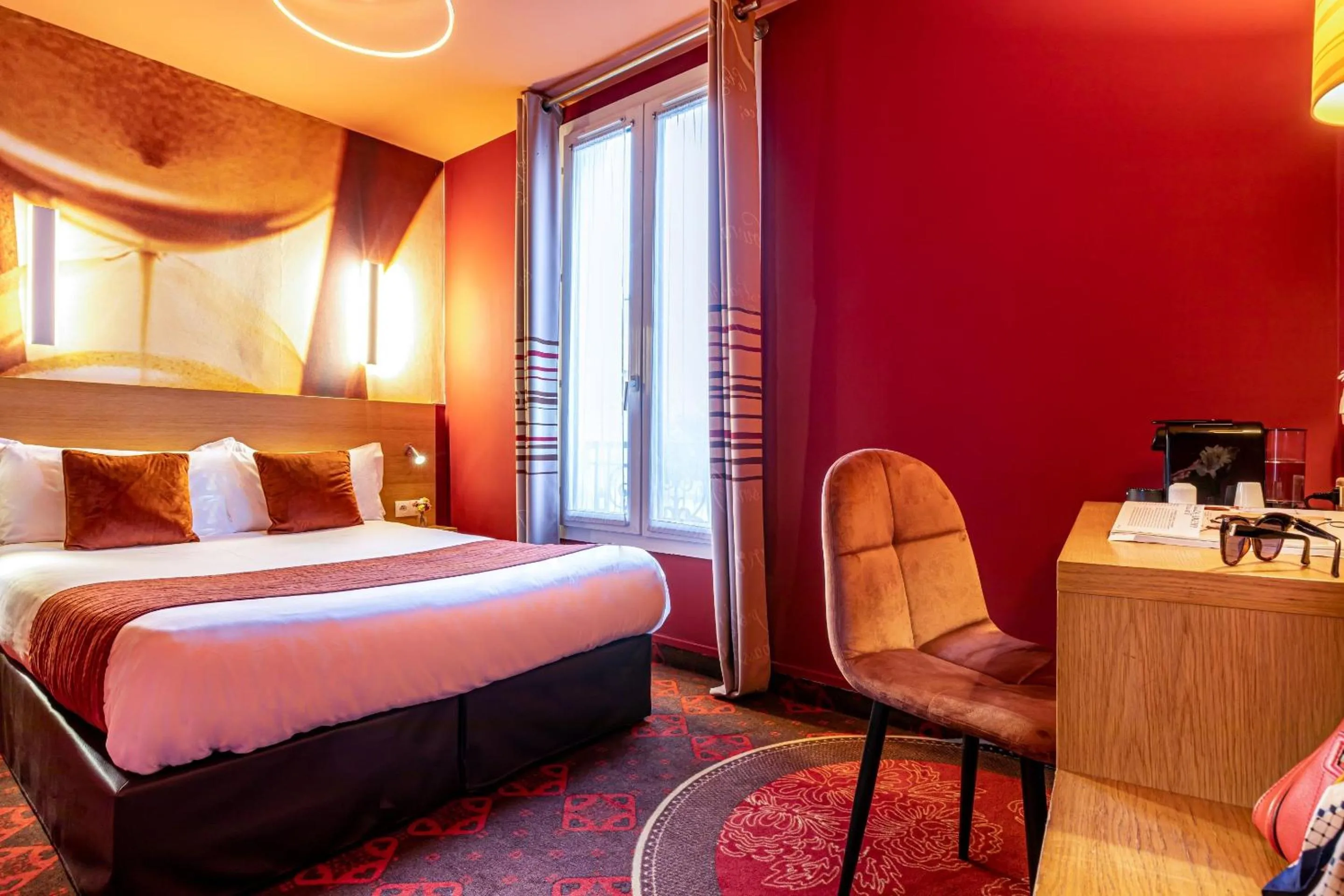 Bed in Hotel Ariane Montparnasse by Patrick Hayat