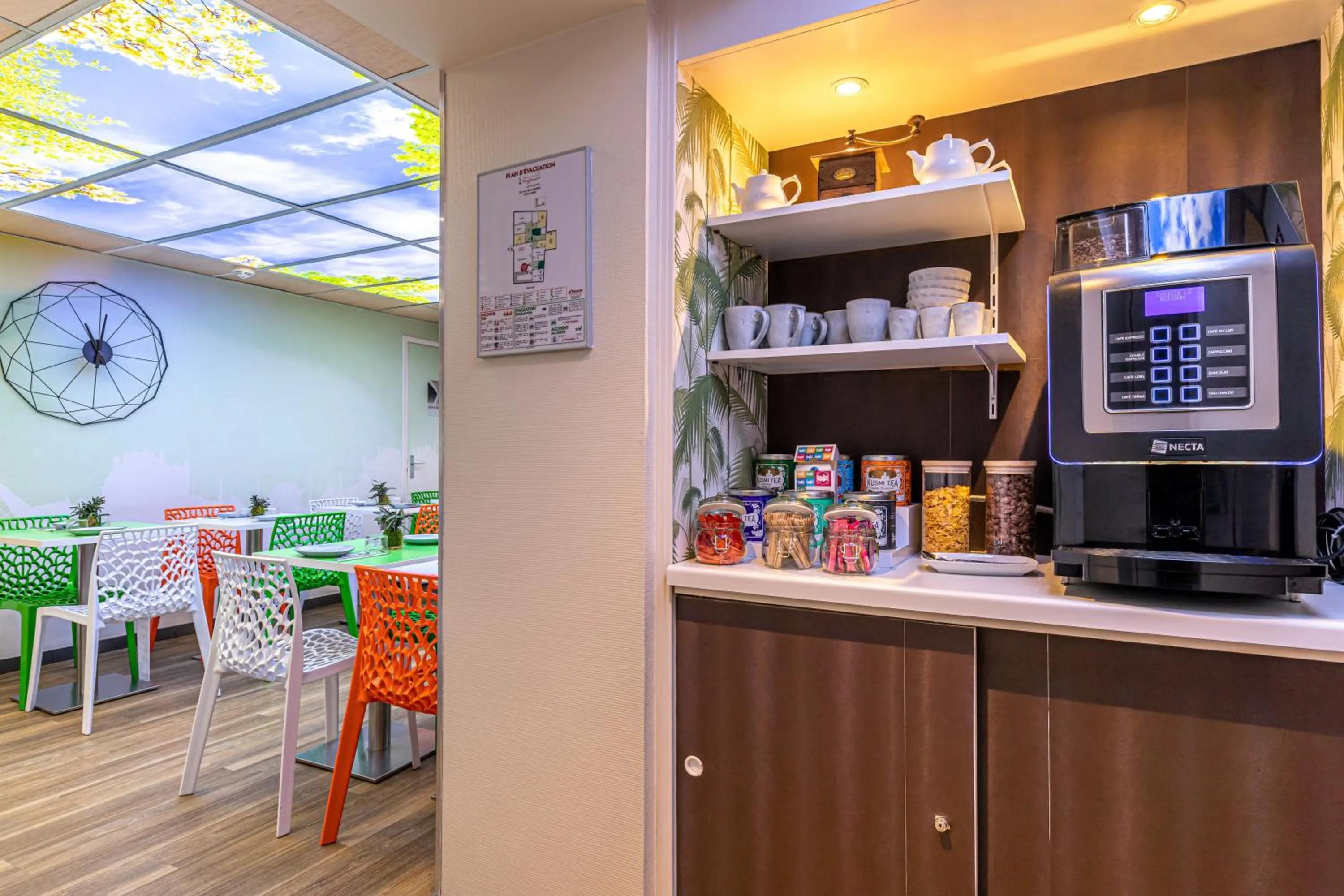 Breakfast in Hotel Ariane Montparnasse by Patrick Hayat