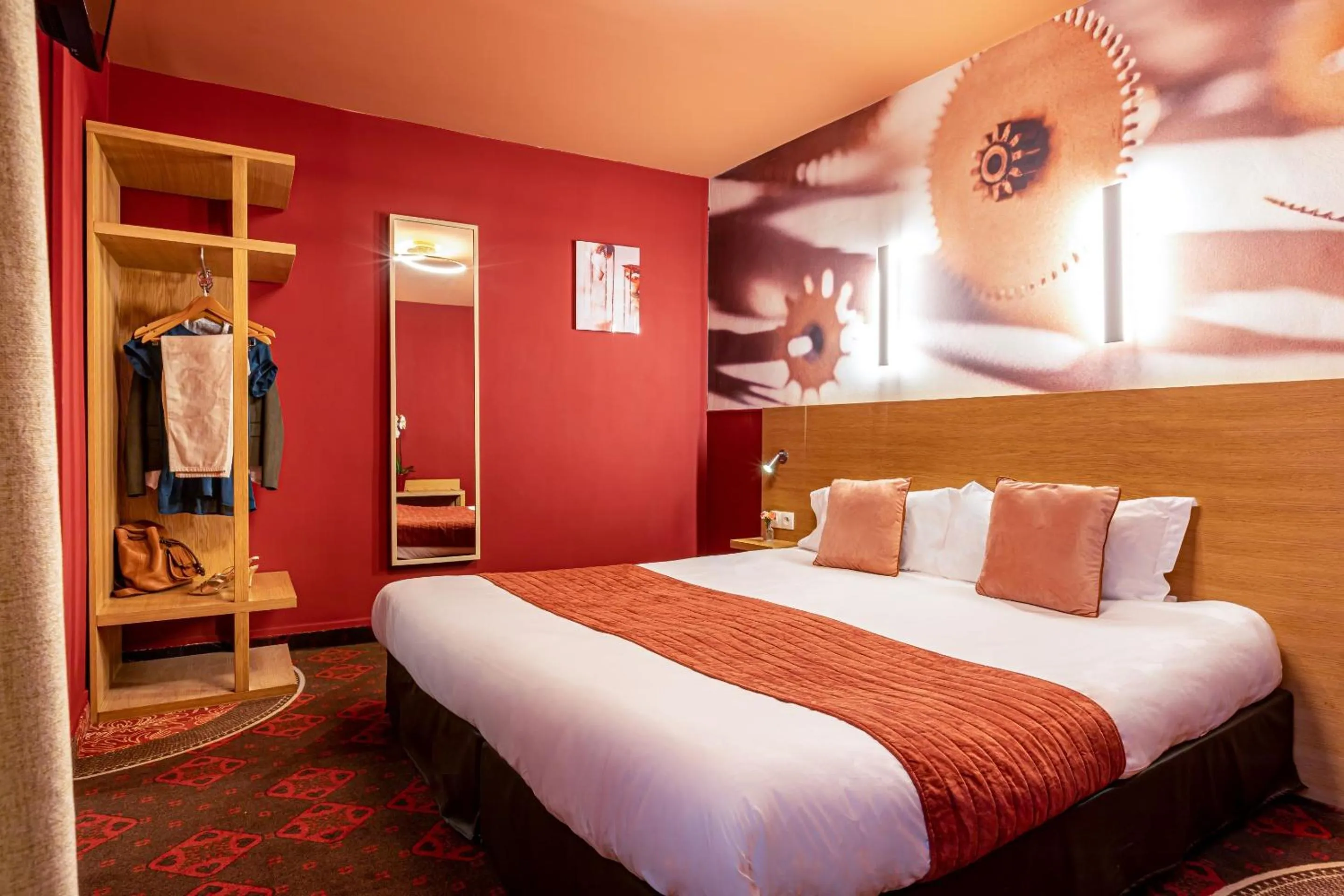 Photo of the whole room, Bed in Hotel Ariane Montparnasse by Patrick Hayat