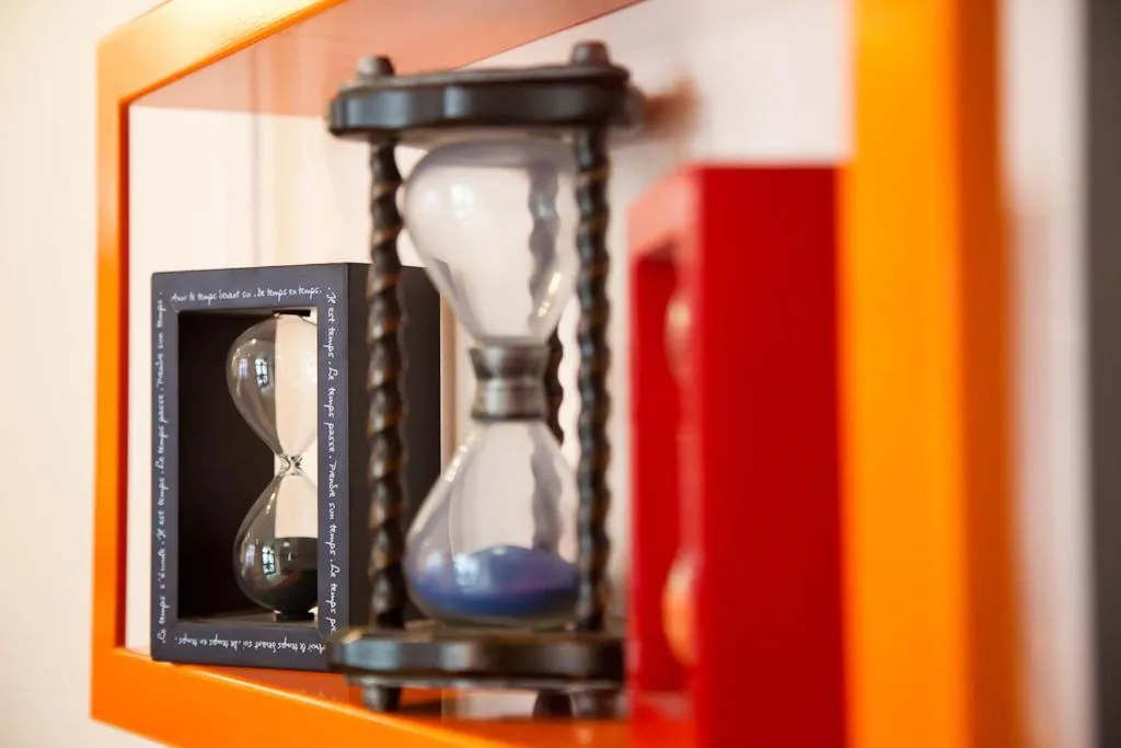 Lobby or reception in Hotel Ariane Montparnasse by Patrick Hayat