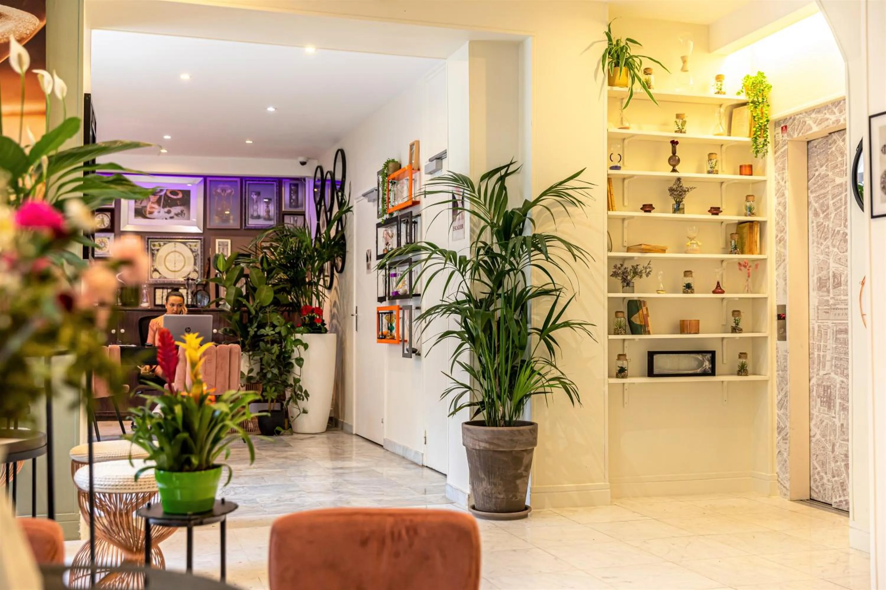 Lobby or reception in Hotel Ariane Montparnasse by Patrick Hayat