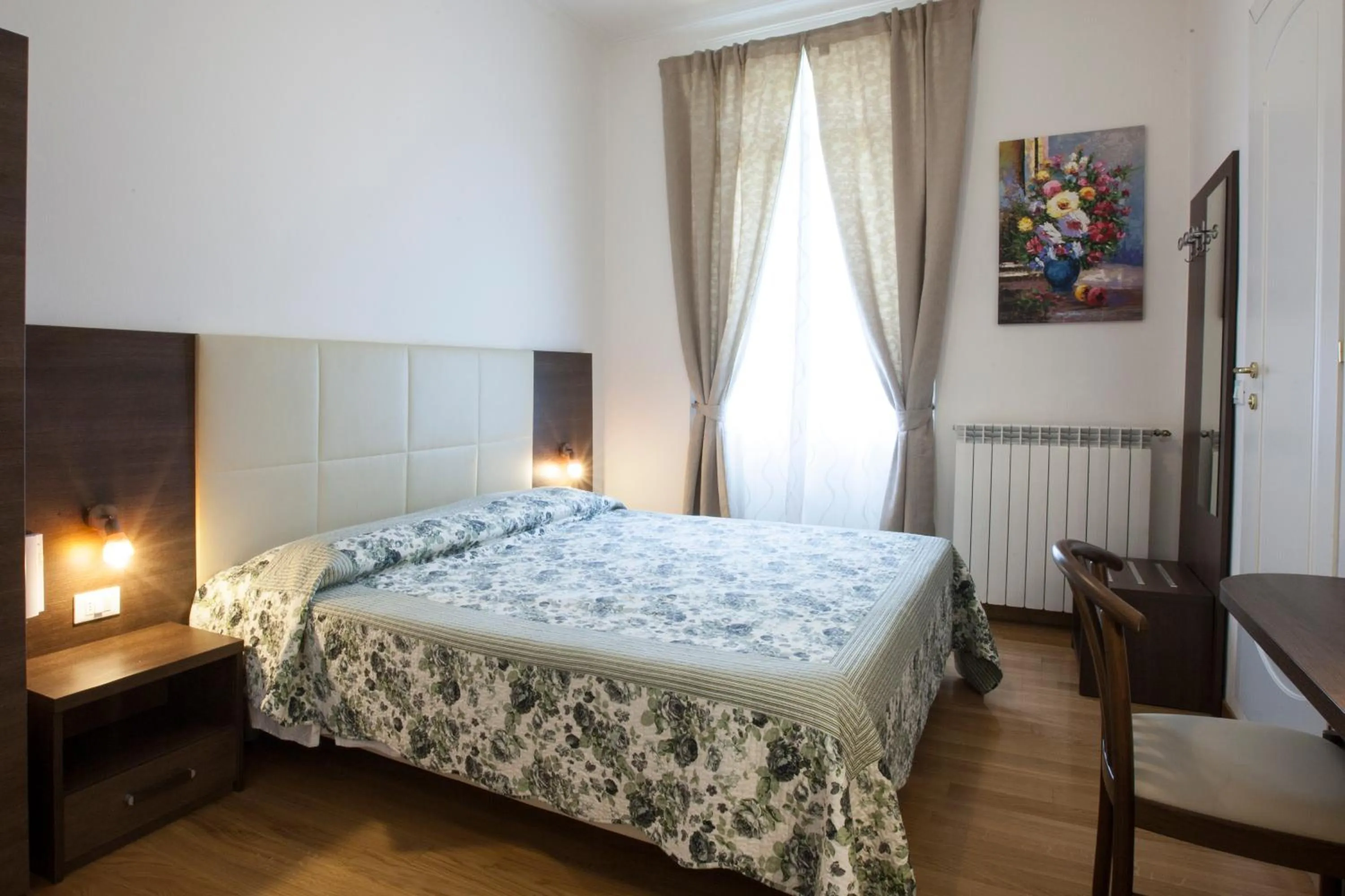 Bedroom, Bed in Hotel Amalfi