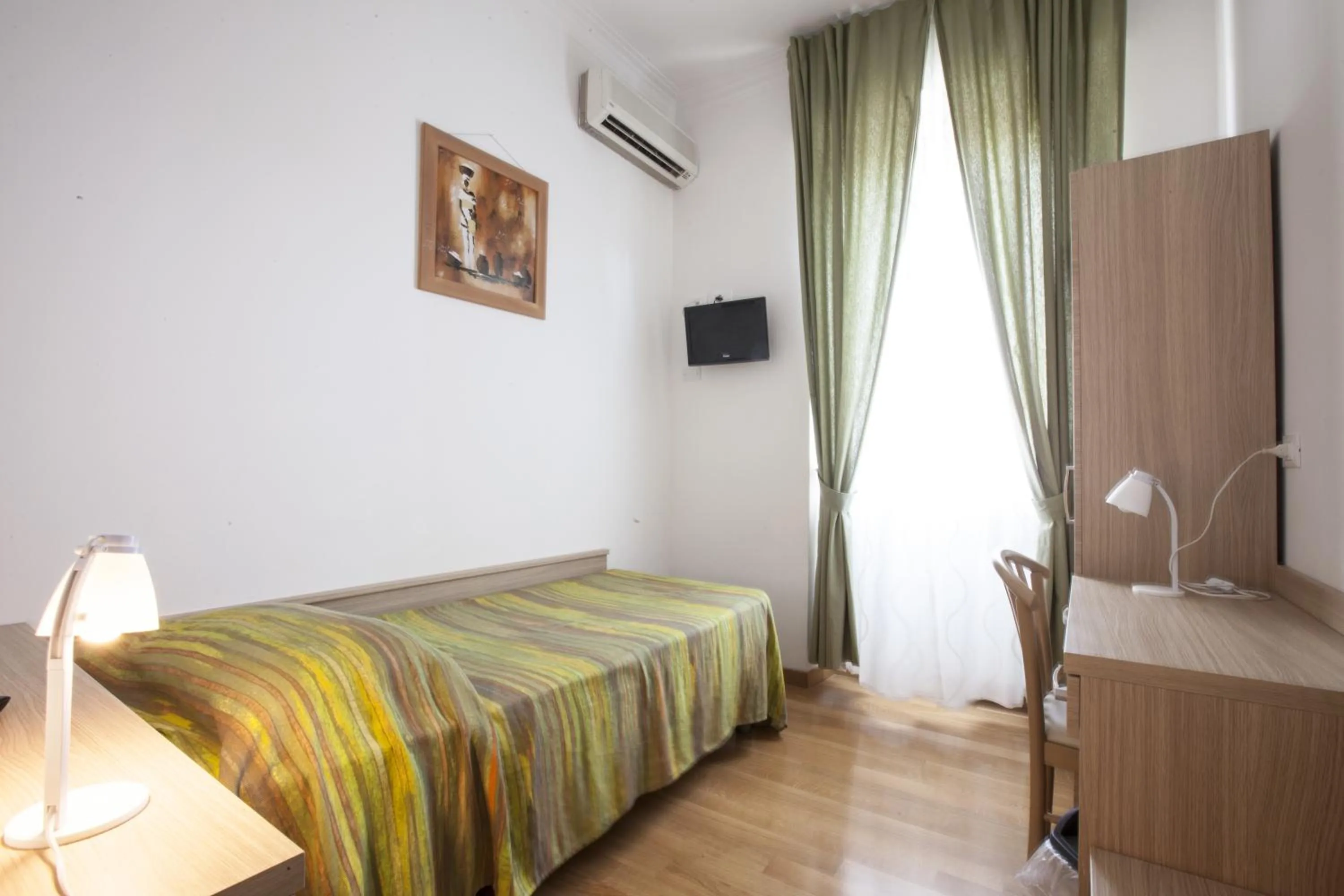 Photo of the whole room, Bed in Hotel Amalfi