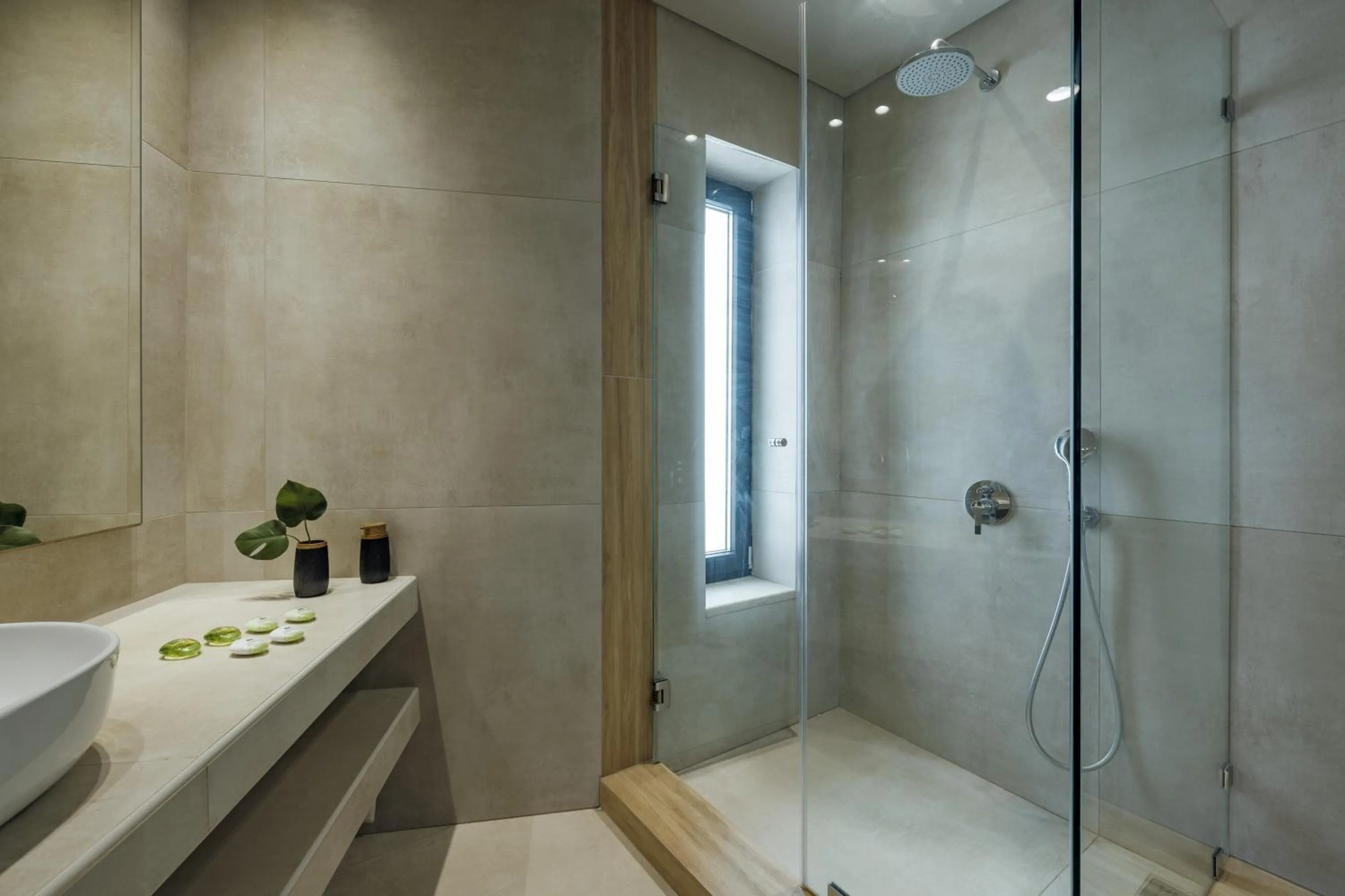 Shower in El Mar Naxos