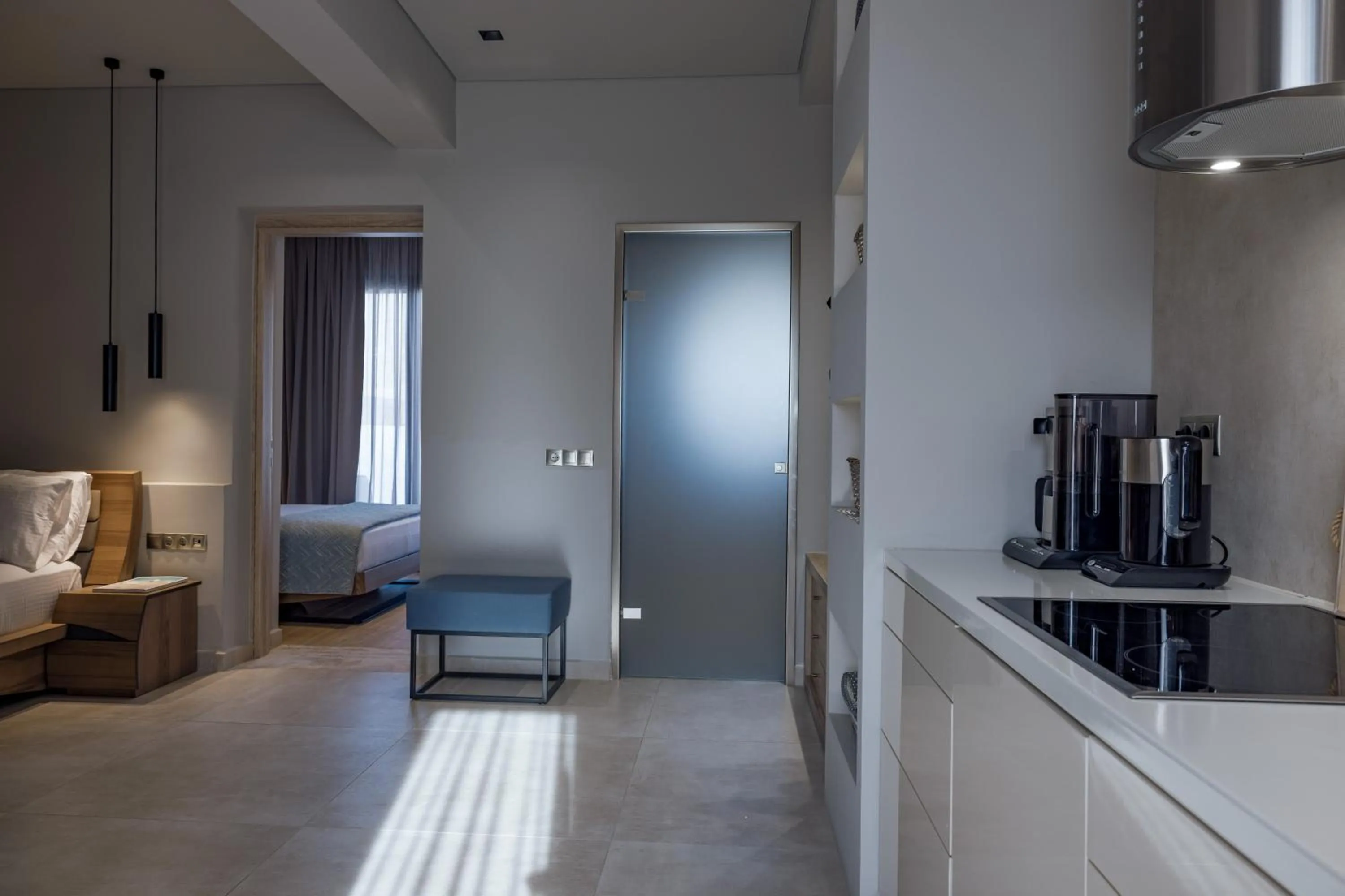 Kitchen or kitchenette, Bed in El Mar Naxos