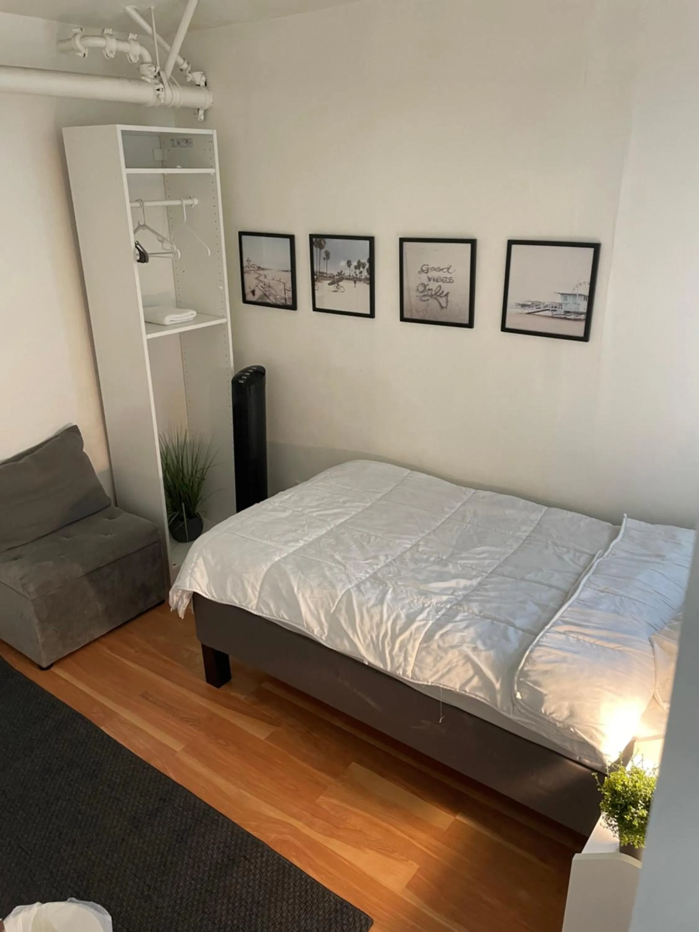 Photo of the whole room, Bed in Culver City Hostel