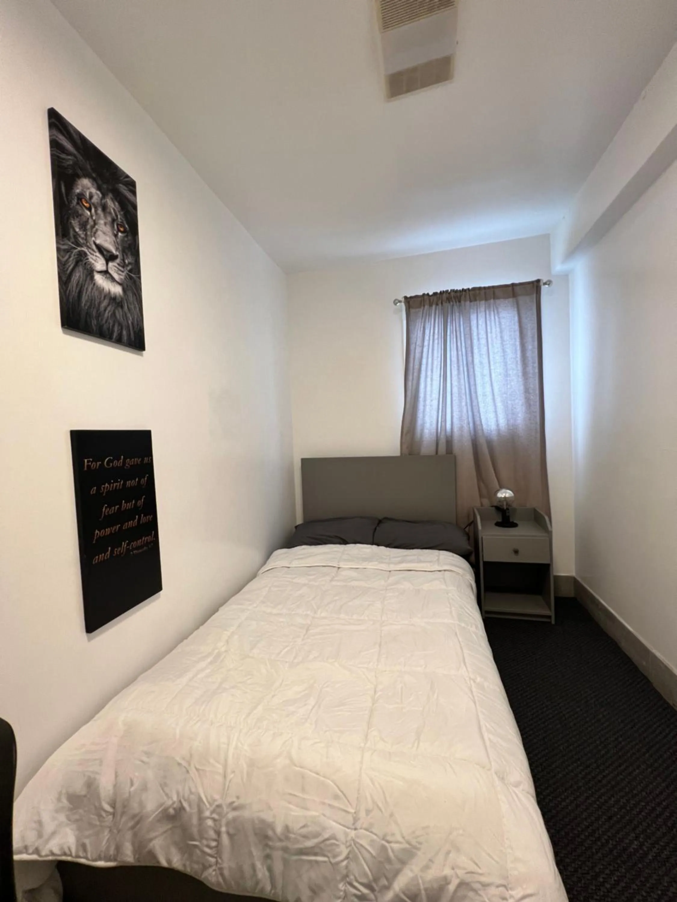 Photo of the whole room, Bed in Culver City Hostel