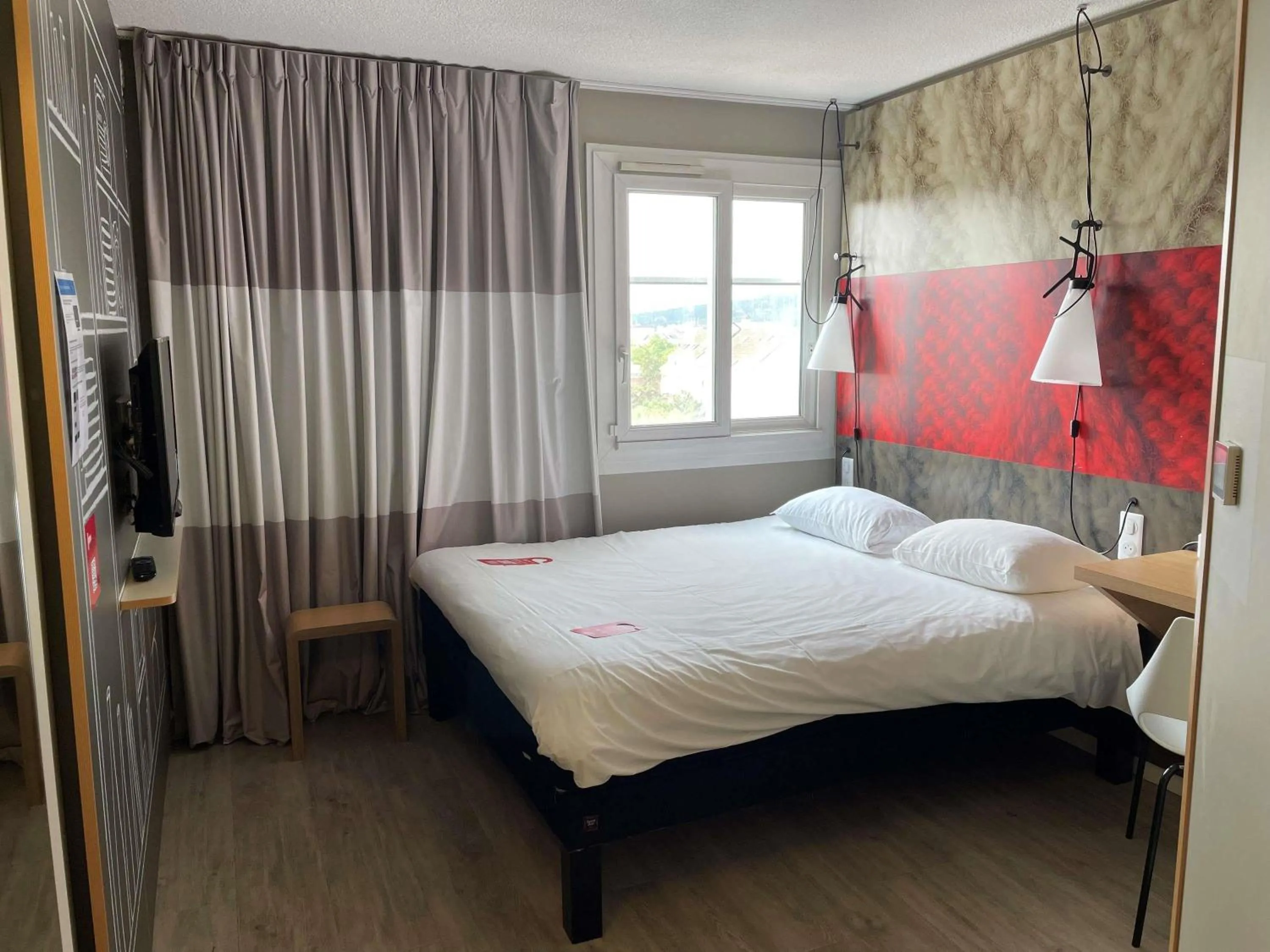 Bedroom, Bed in ibis Dijon Gare