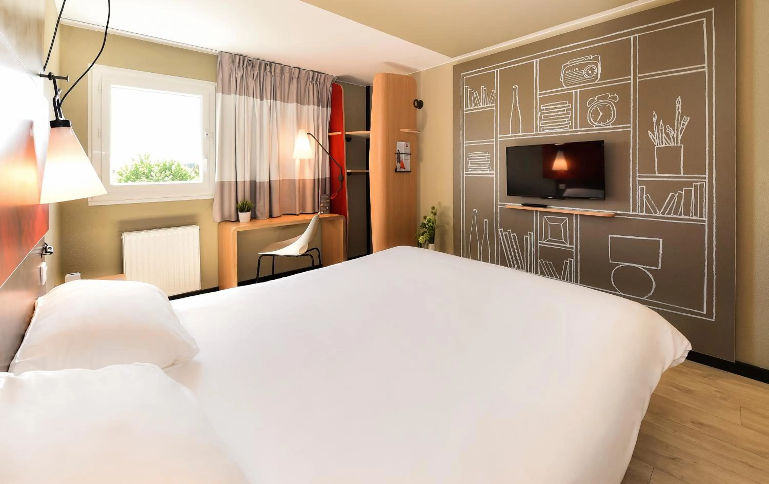 Bed in ibis Dijon Gare