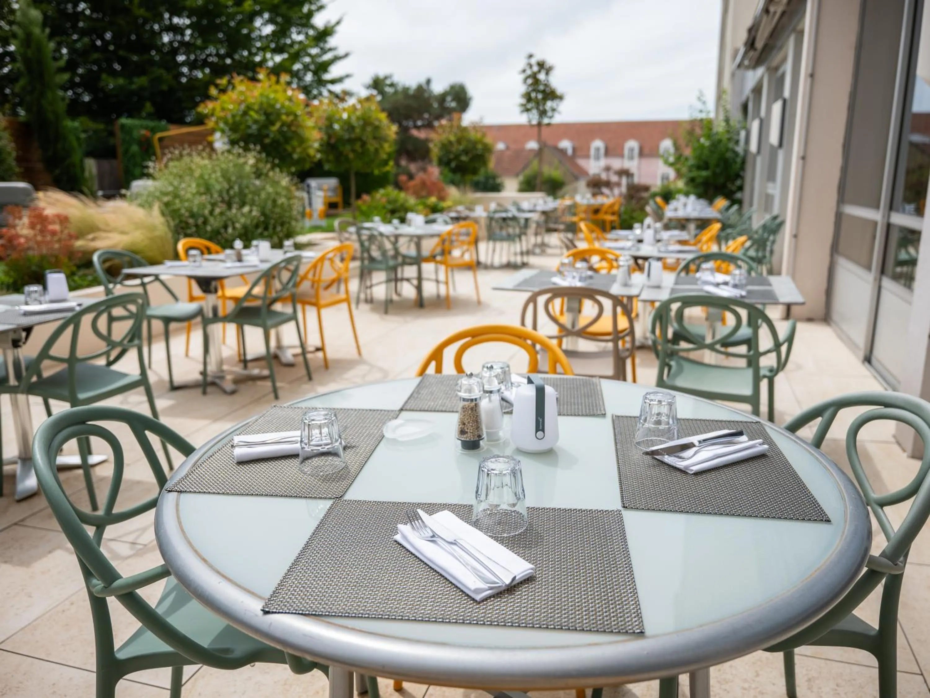 Patio in ibis Dijon Gare