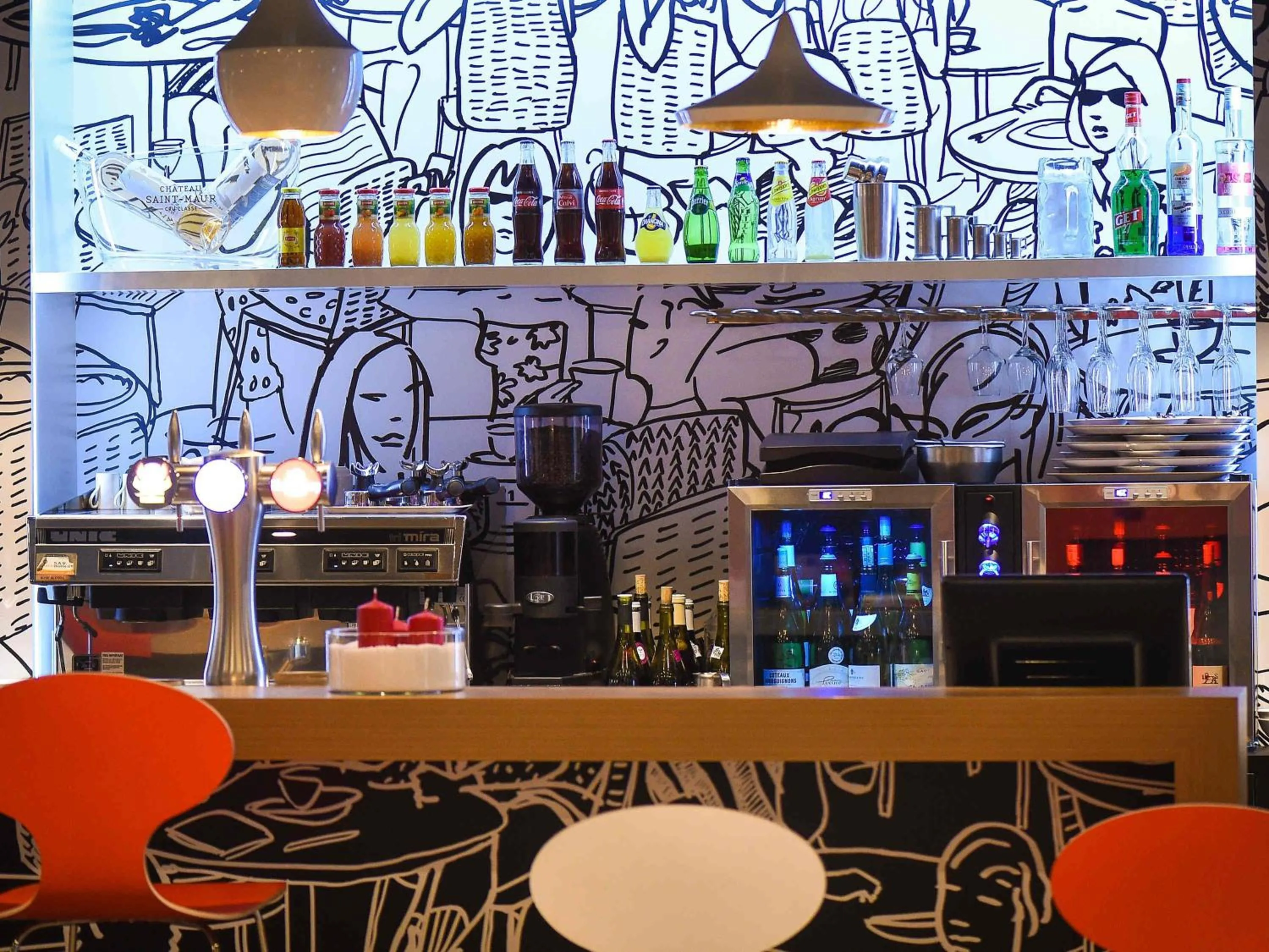 Lounge or bar in ibis Dijon Gare