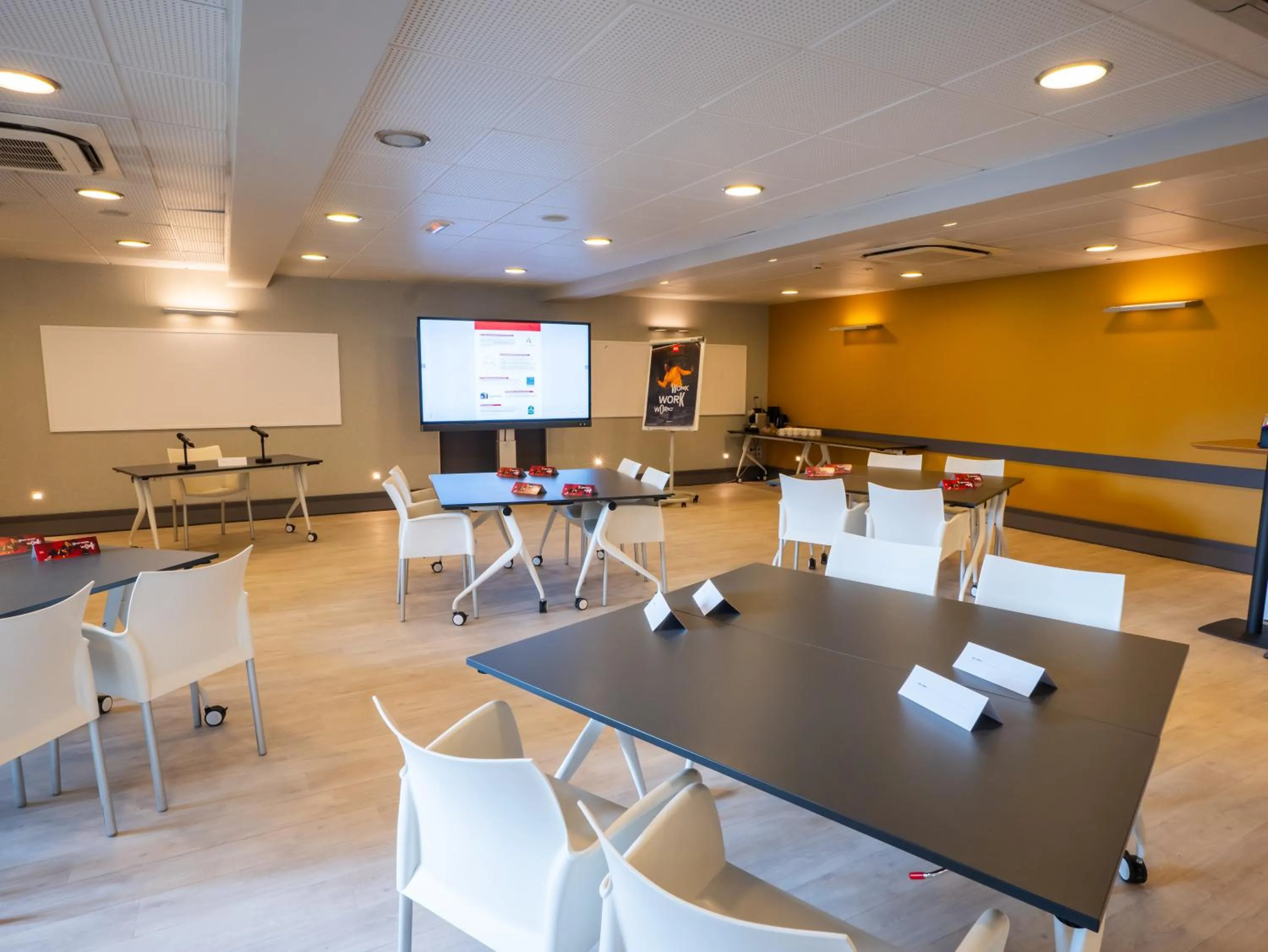 Meeting/conference room in ibis Dijon Gare