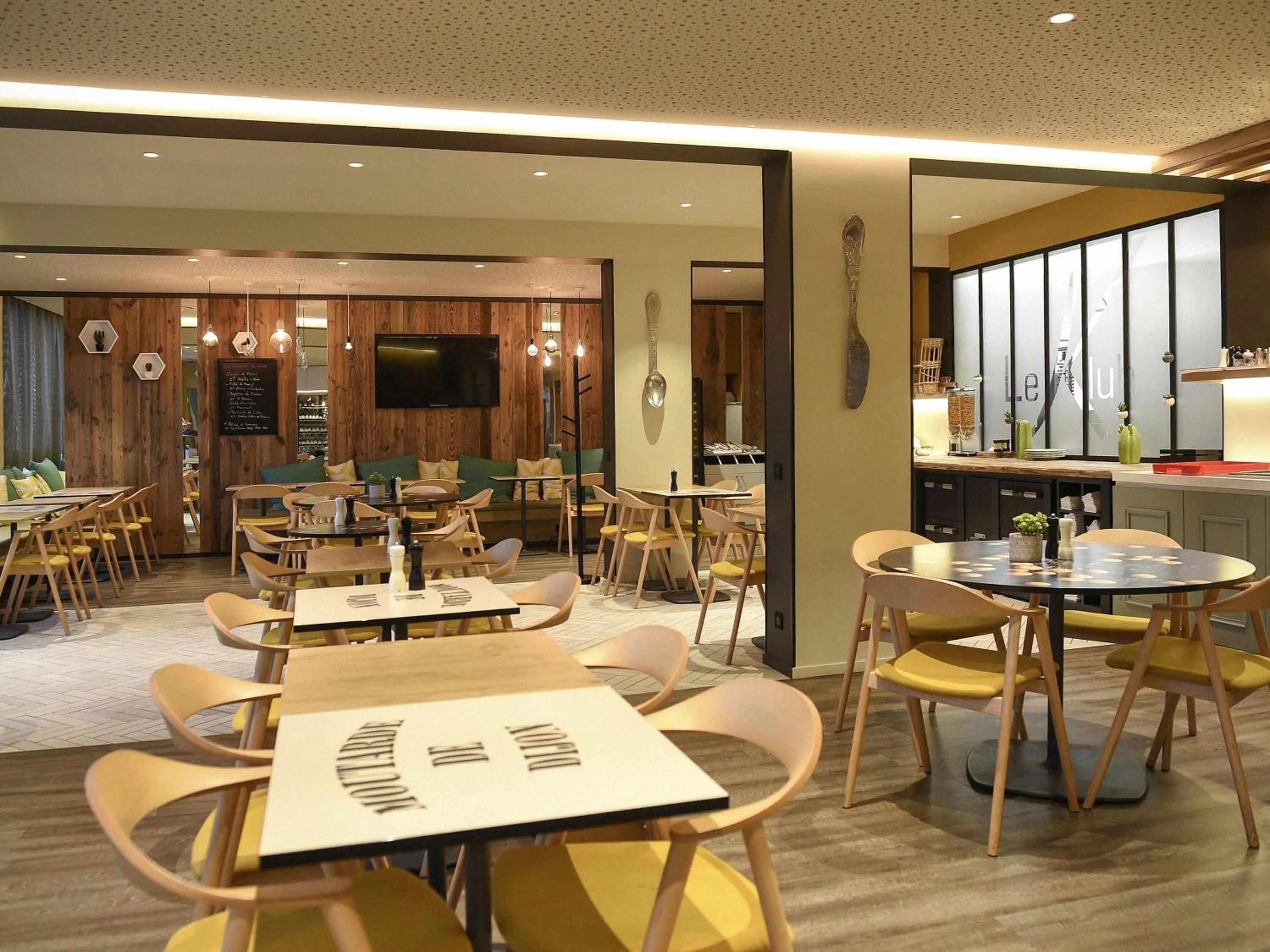 Restaurant/places to eat in ibis Dijon Gare