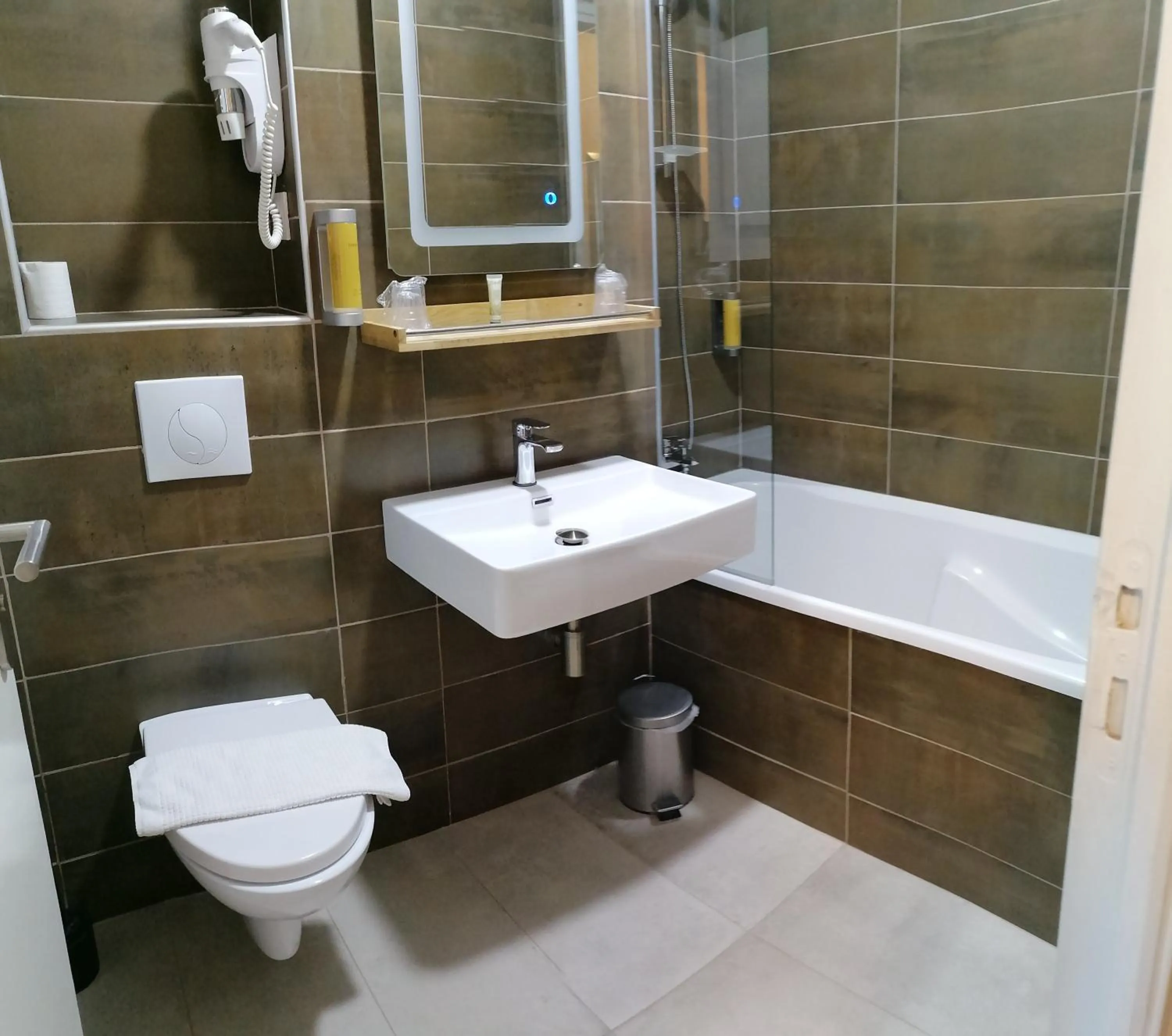 Bathroom in La Buissonnière