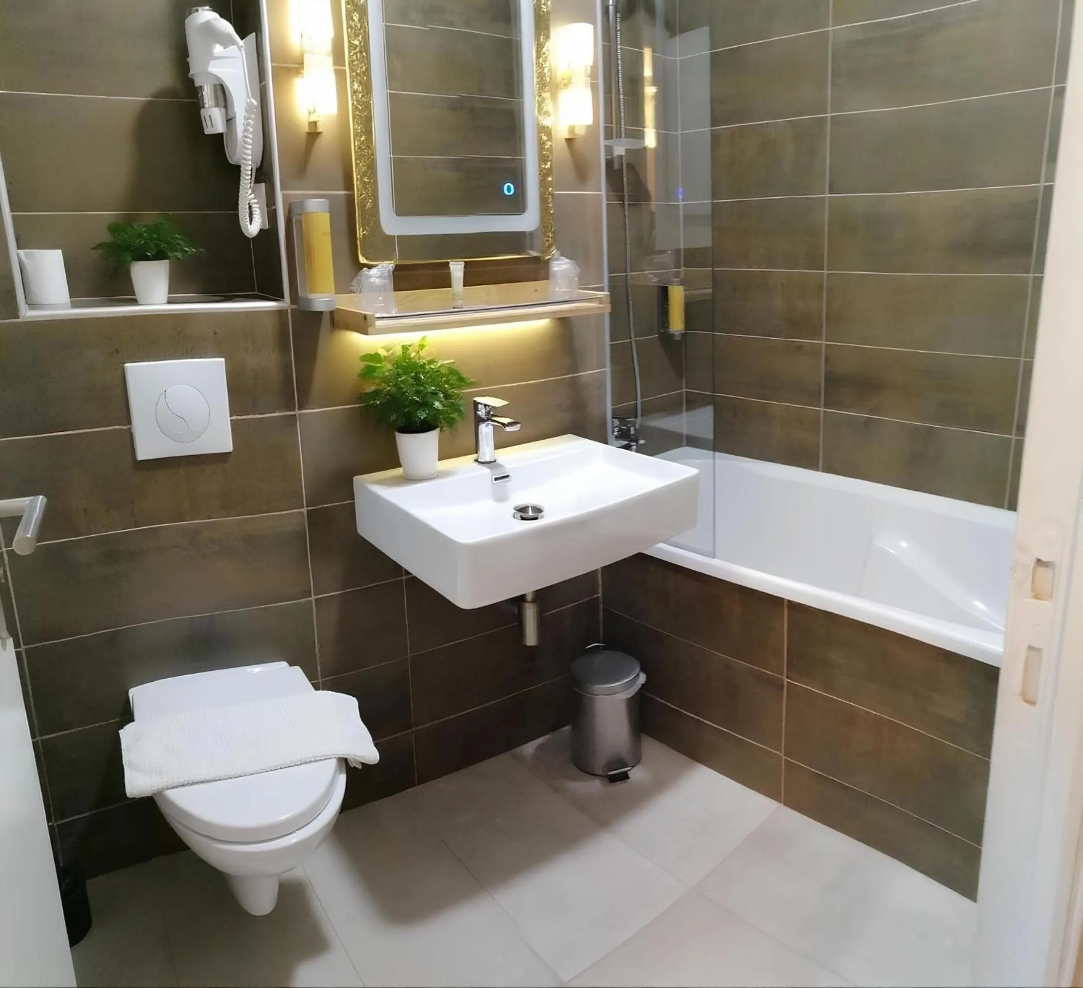 Toilet in La Buissonnière