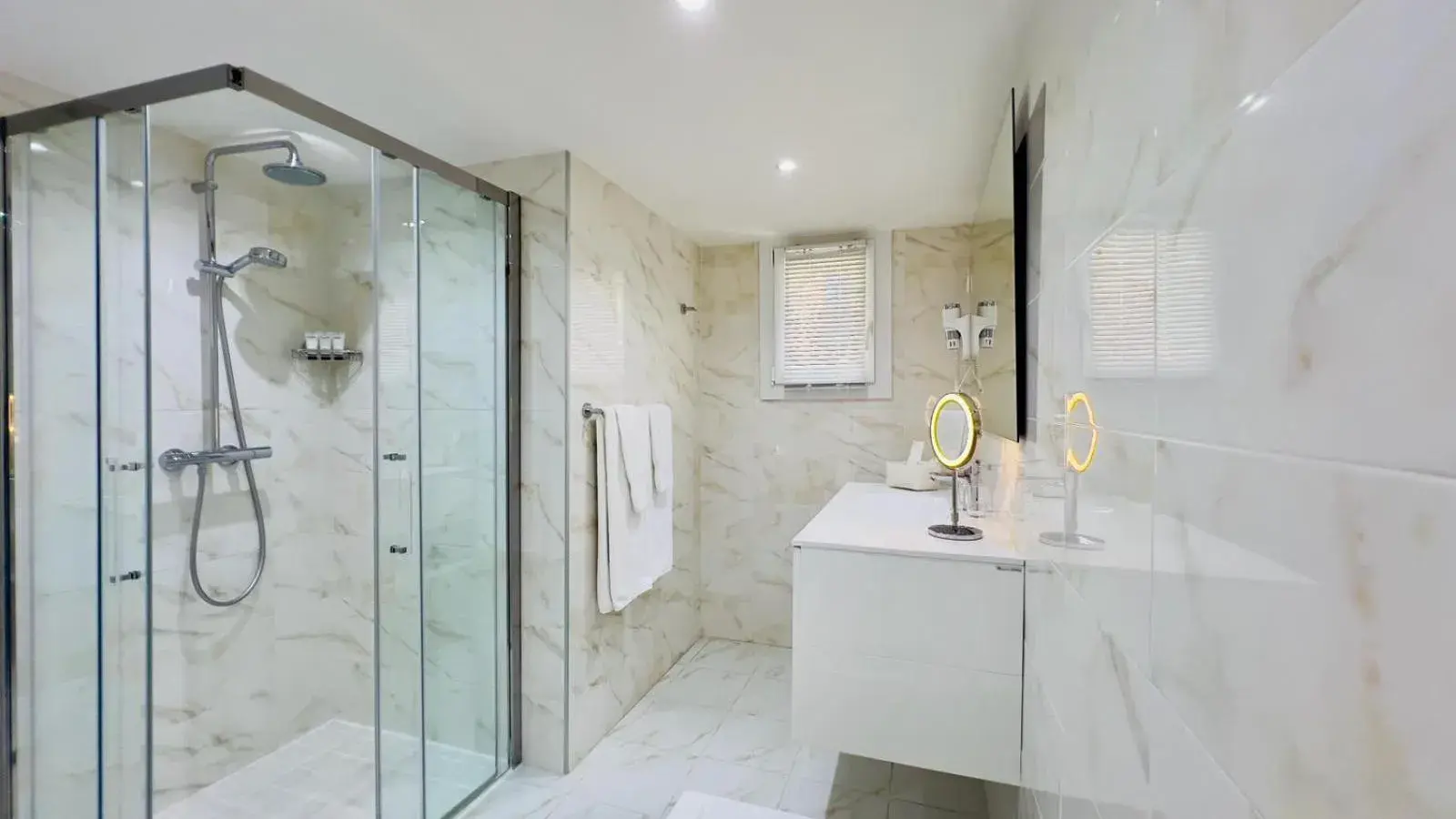 Two-Bedroom Suite in Hotel La Calanque Two-Bedroom Suite in Hotel La Calanque