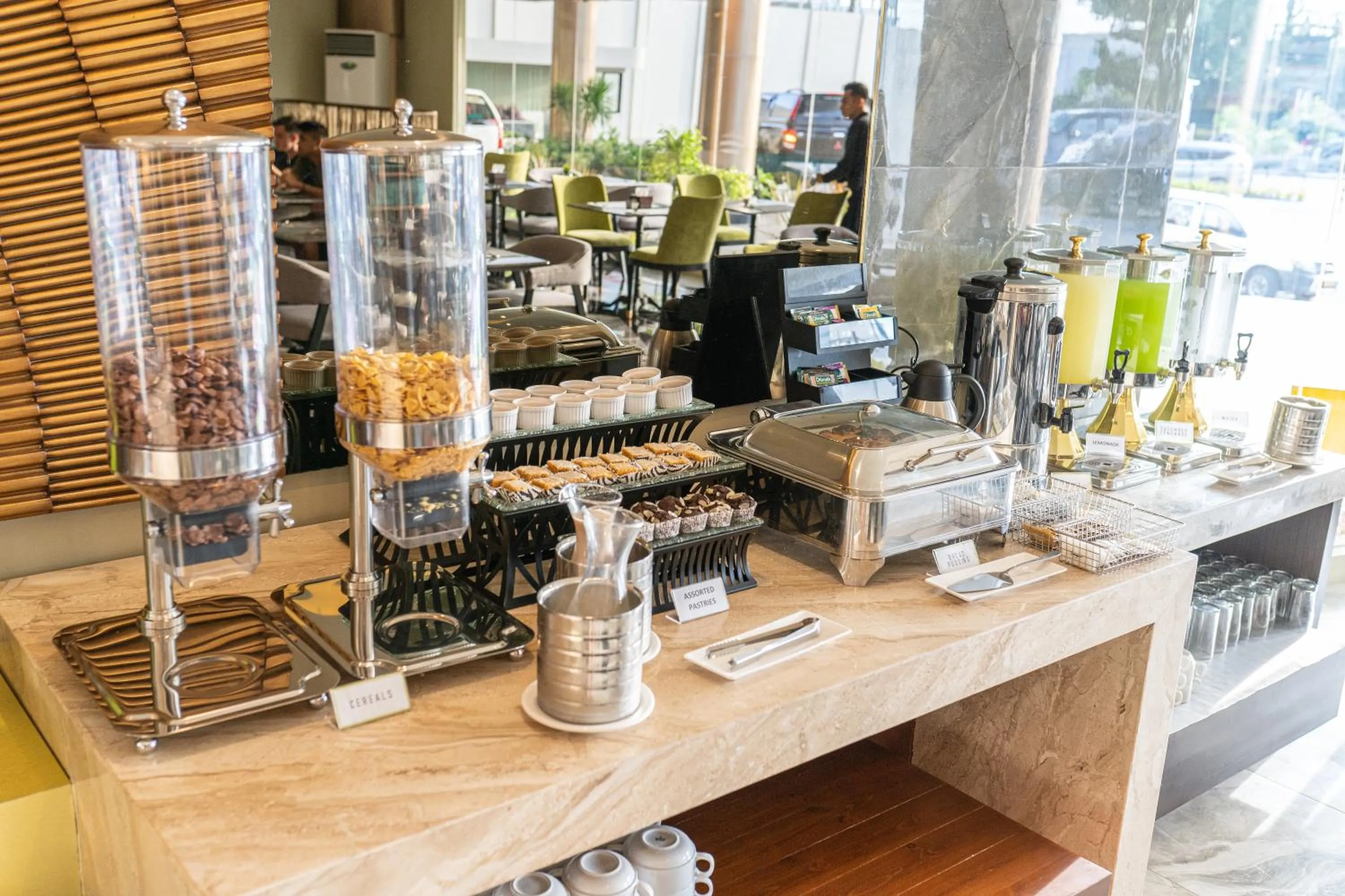 Food and drinks in Zuri Hotel