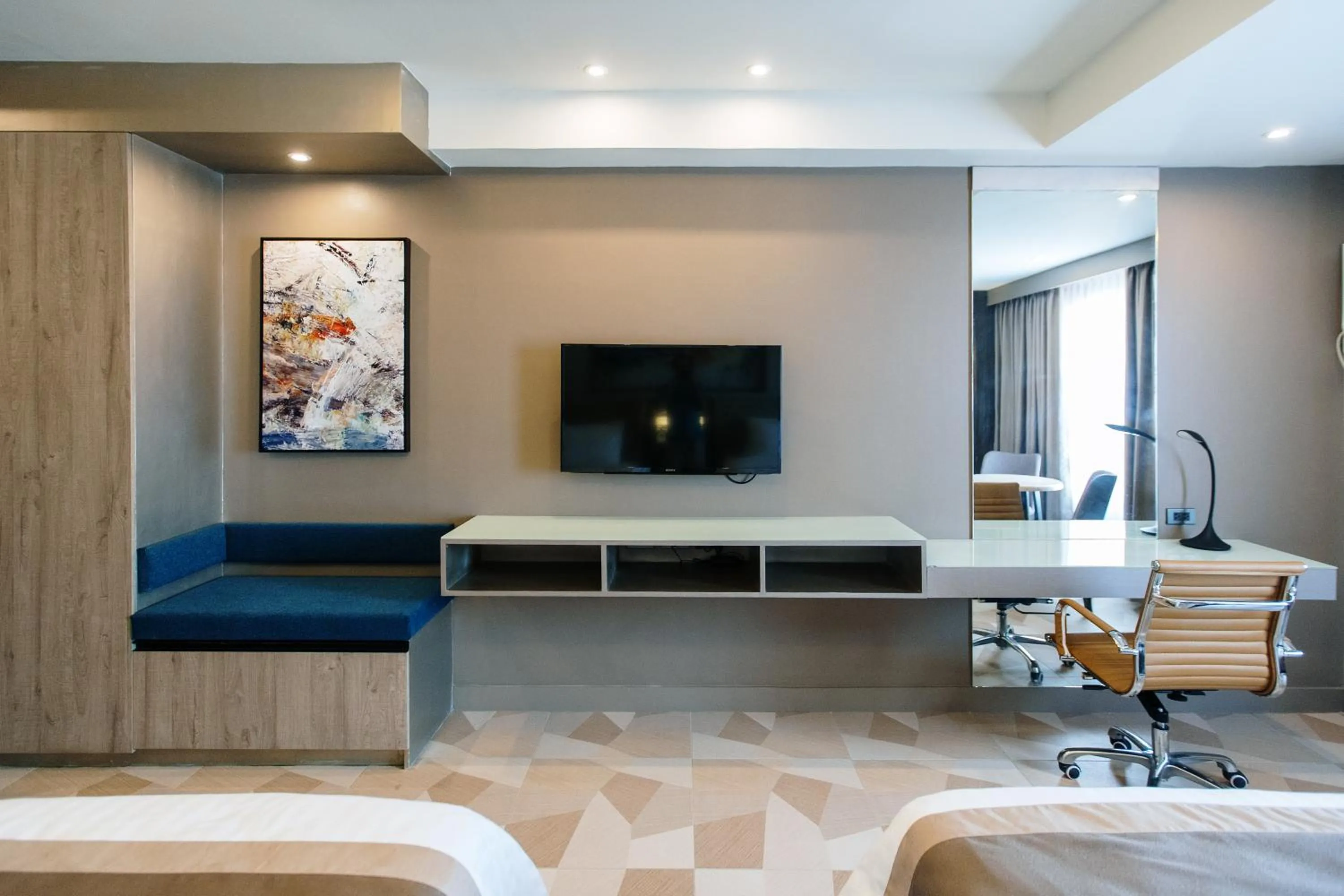 TV and multimedia, Bed in Zuri Hotel