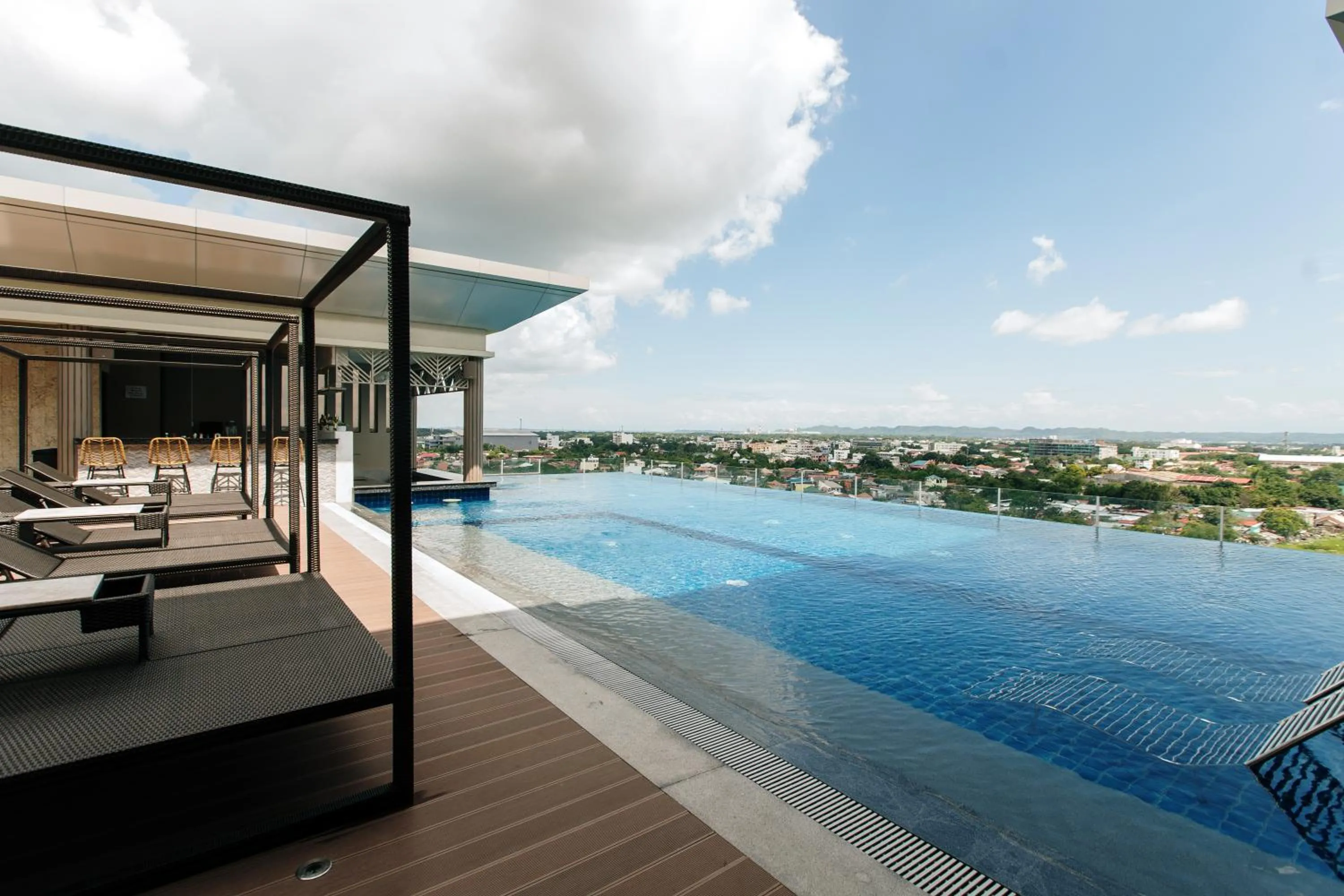 Swimming pool in Zuri Hotel