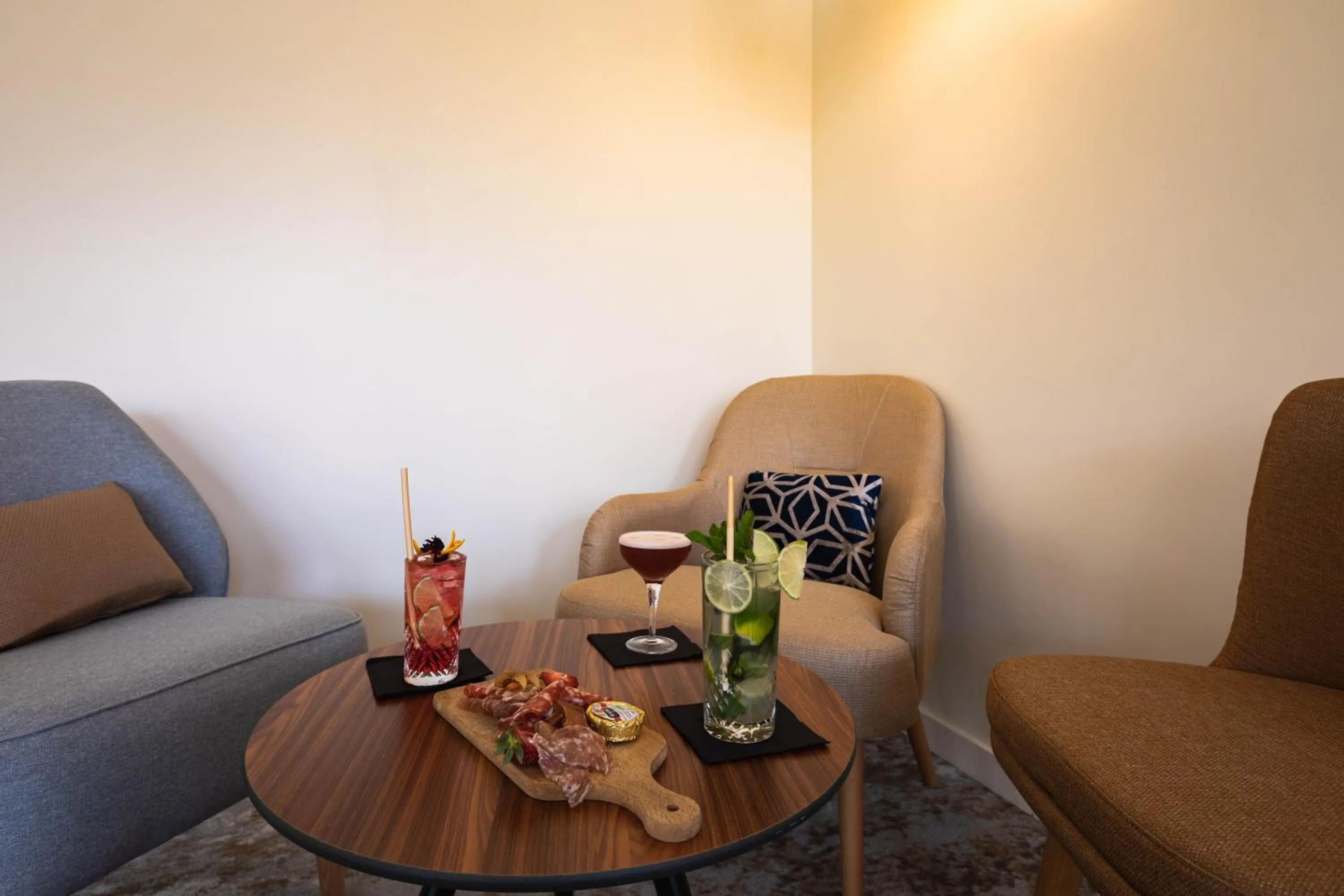 Lounge or bar in Mercure Aix-les-Bains Domaine de Marlioz Hôtel & Spa