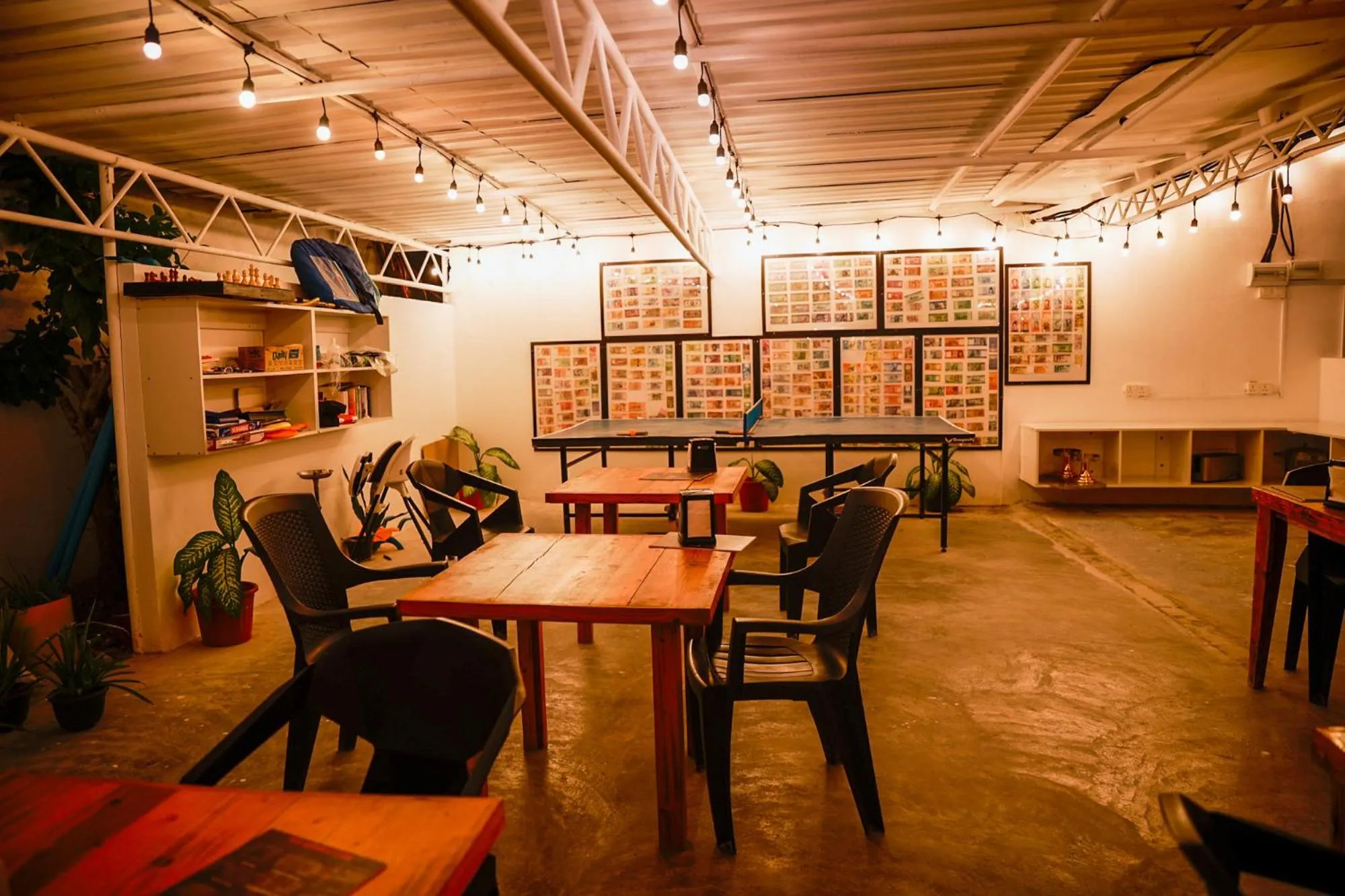 Restaurant/places to eat in Nirili Villa