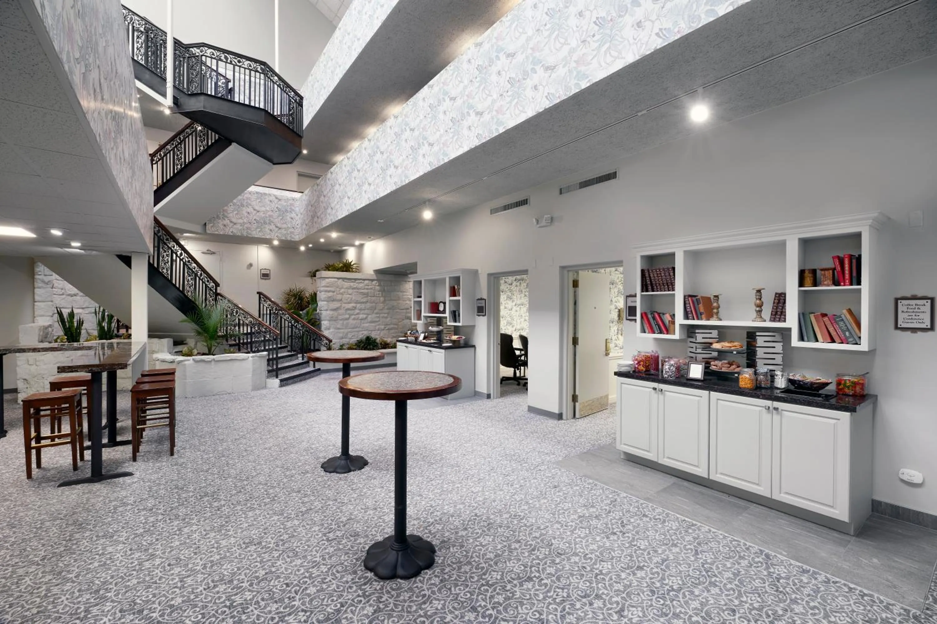 Business facilities in Tarrytown House Estate