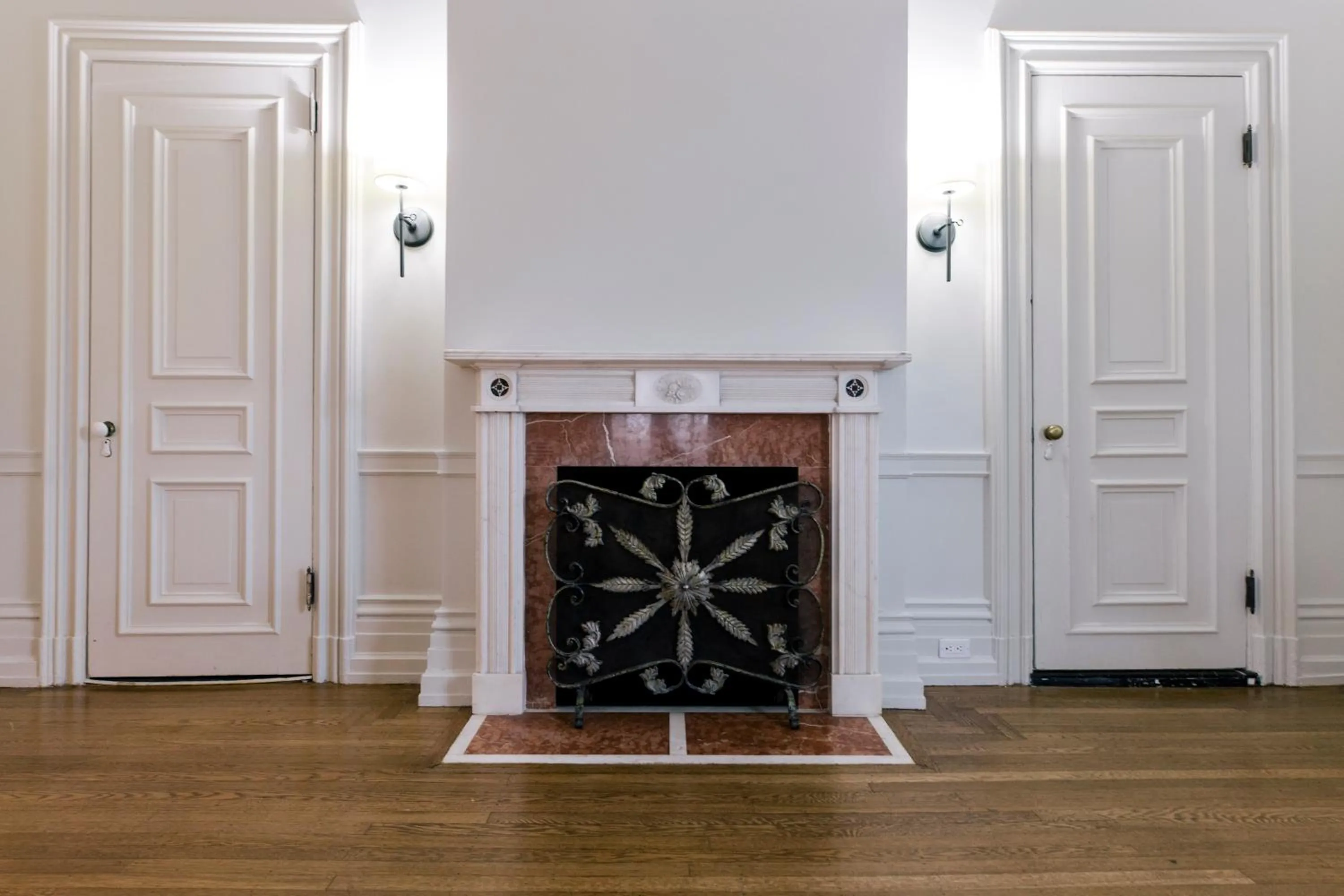 Decorative detail in Tarrytown House Estate