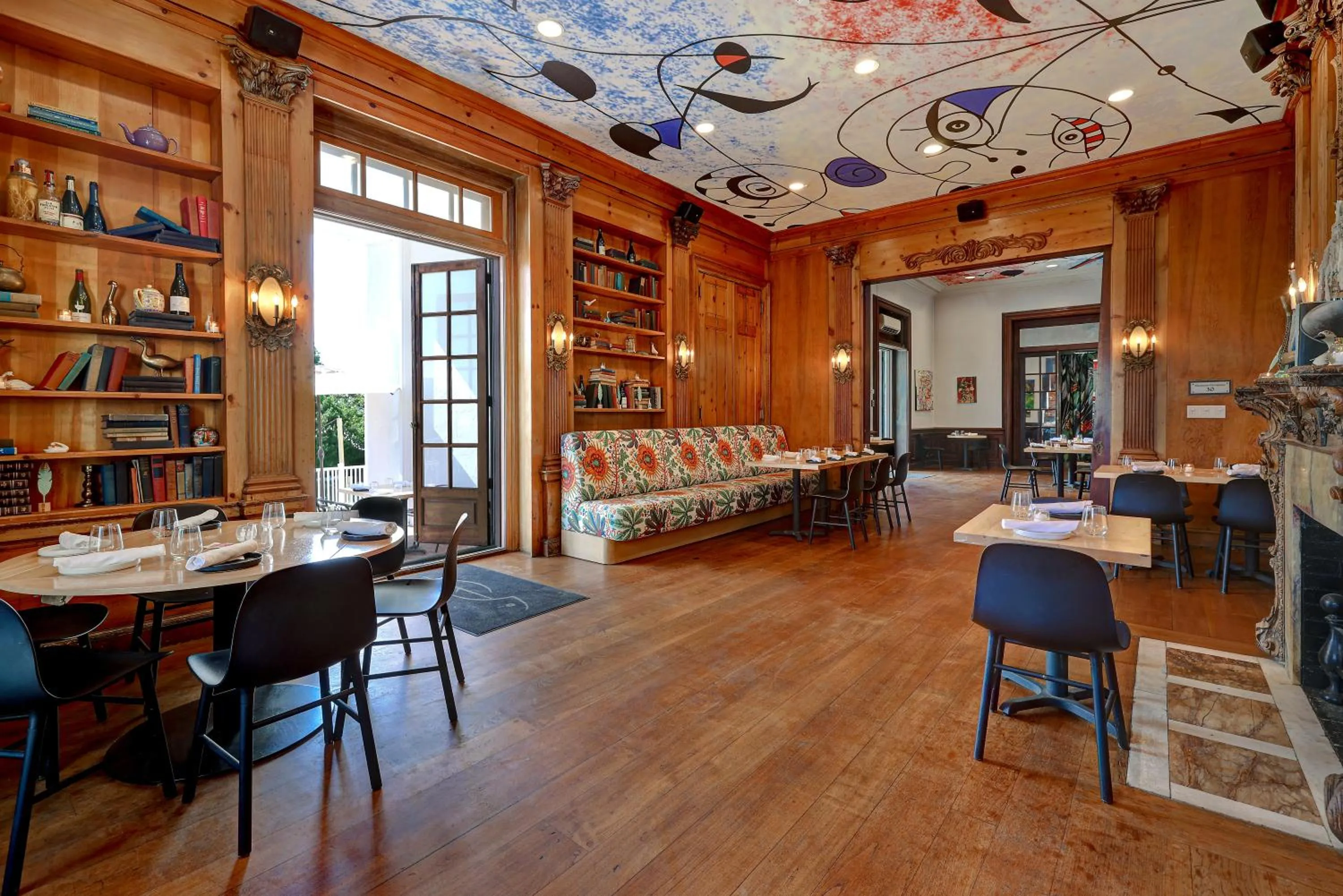 Restaurant/places to eat in Tarrytown House Estate