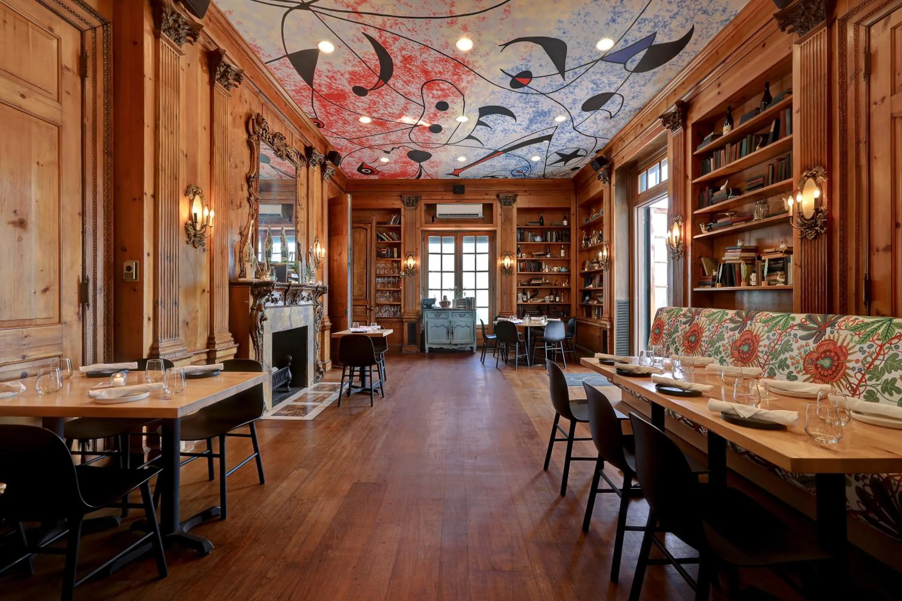 Restaurant/places to eat in Tarrytown House Estate