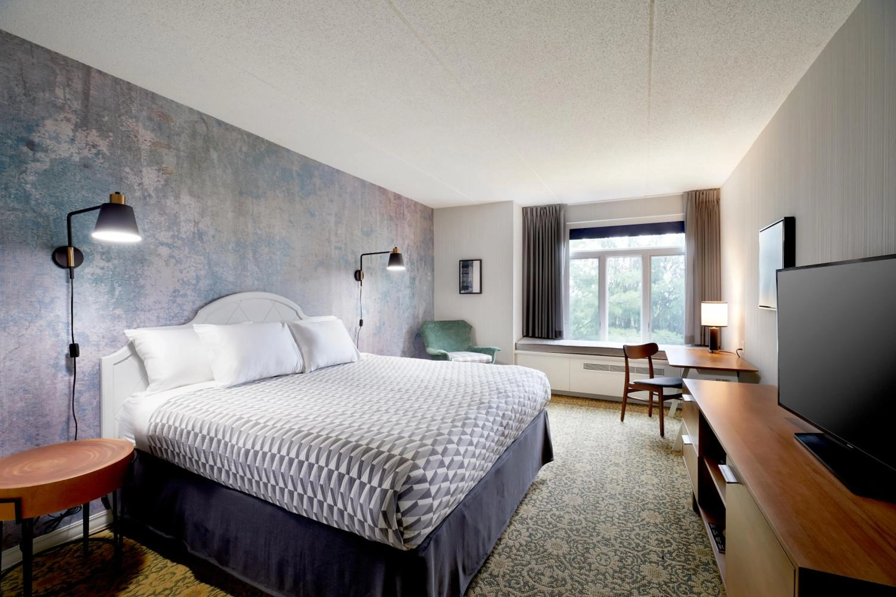 Bed in Tarrytown House Estate