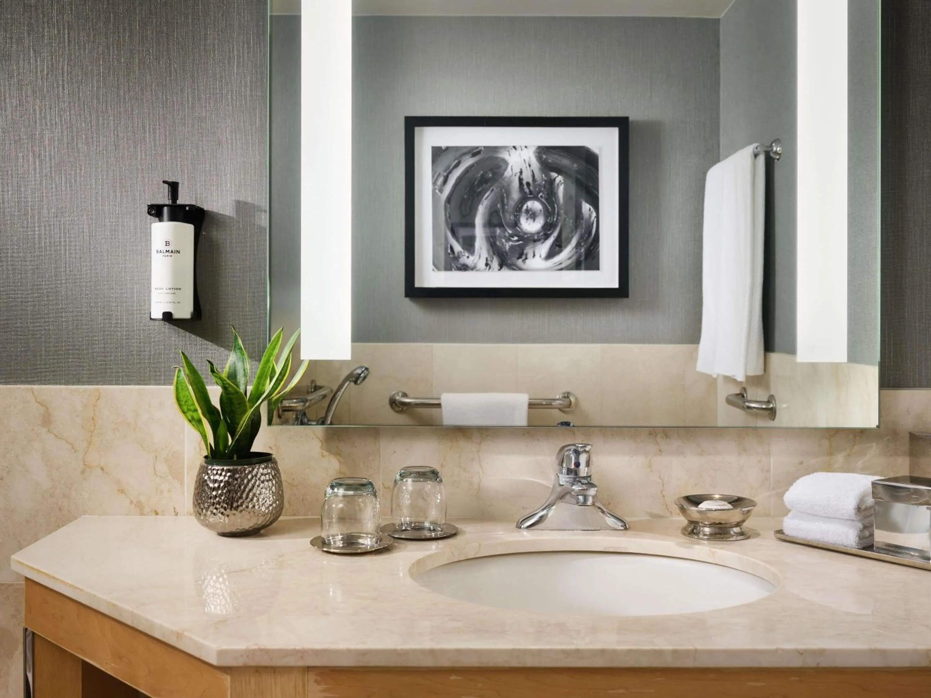 Bedroom in Sofitel Chicago Magnificent Mile