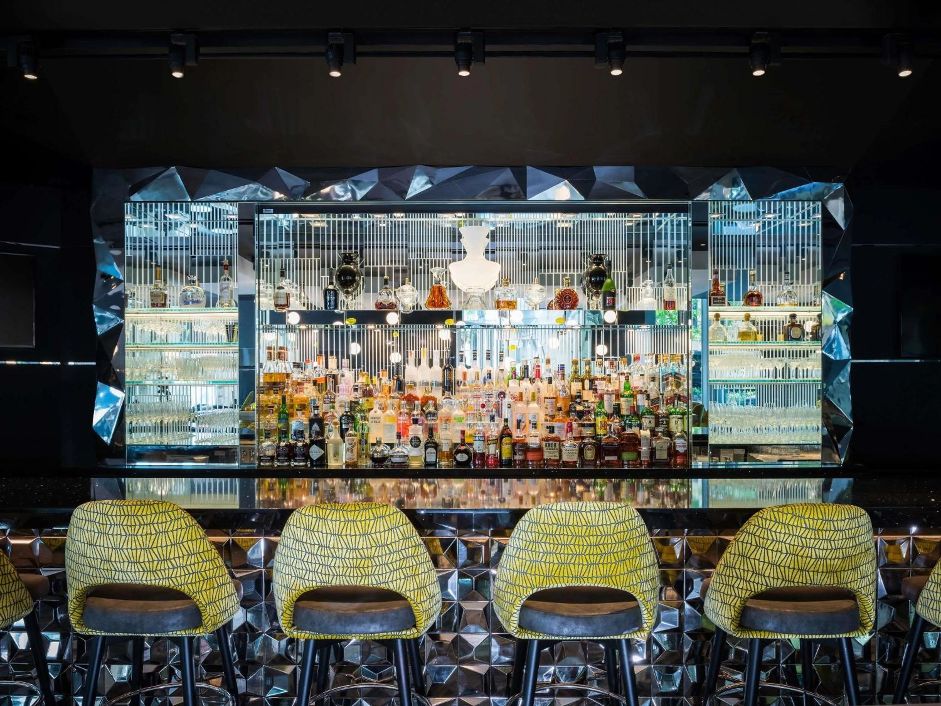 Lounge or bar in Sofitel Chicago Magnificent Mile