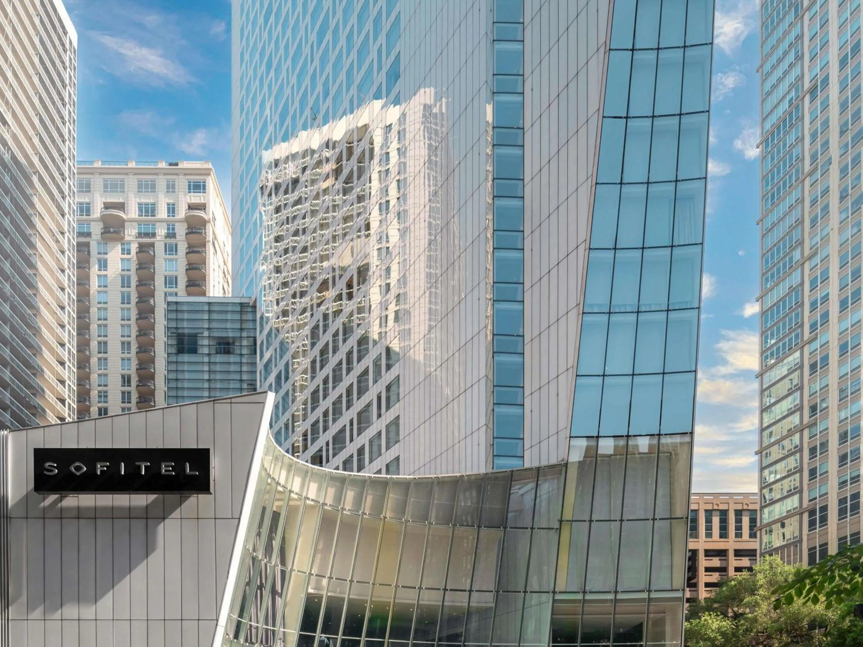 Property building in Sofitel Chicago Magnificent Mile