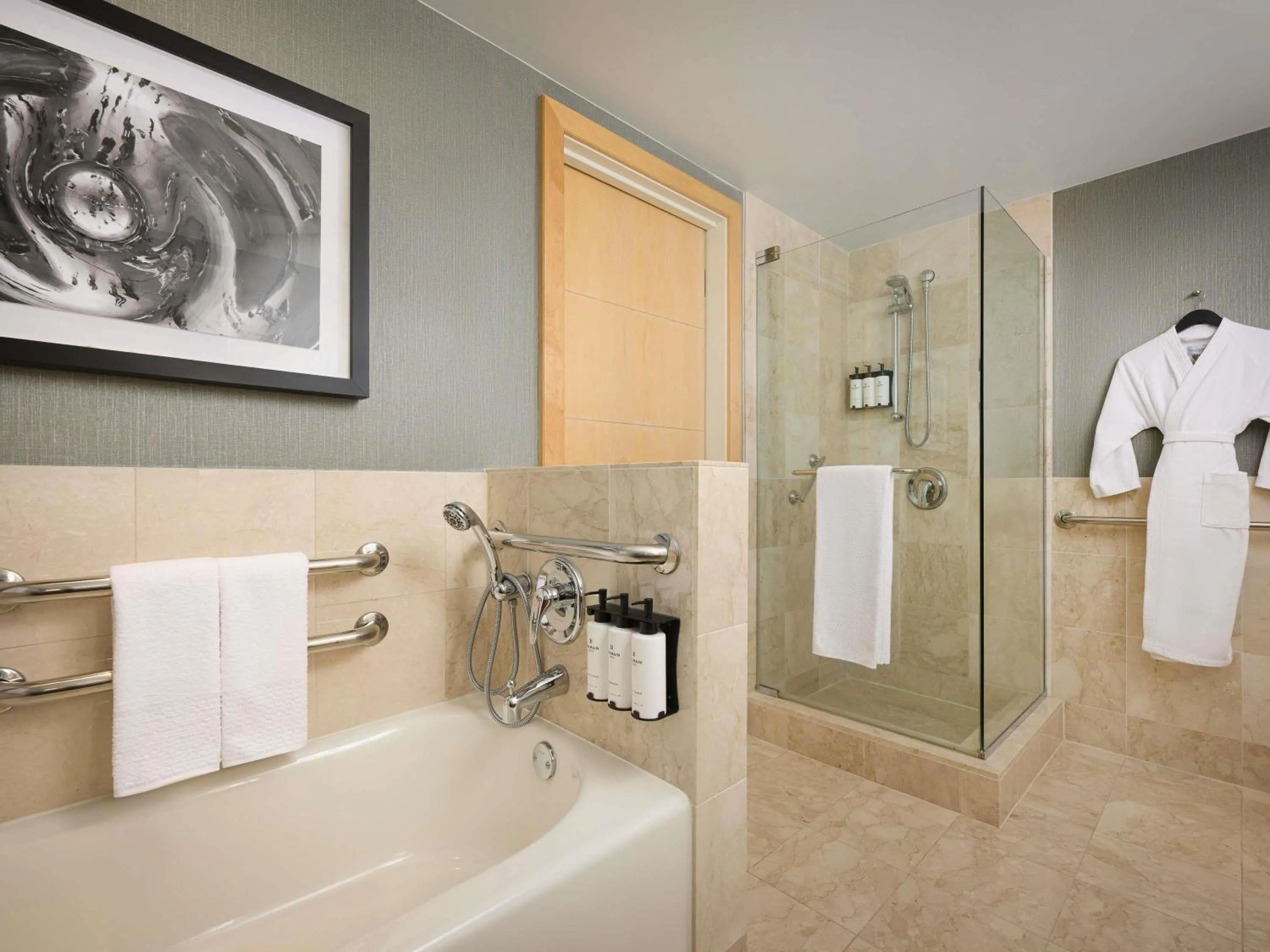 Bedroom in Sofitel Chicago Magnificent Mile