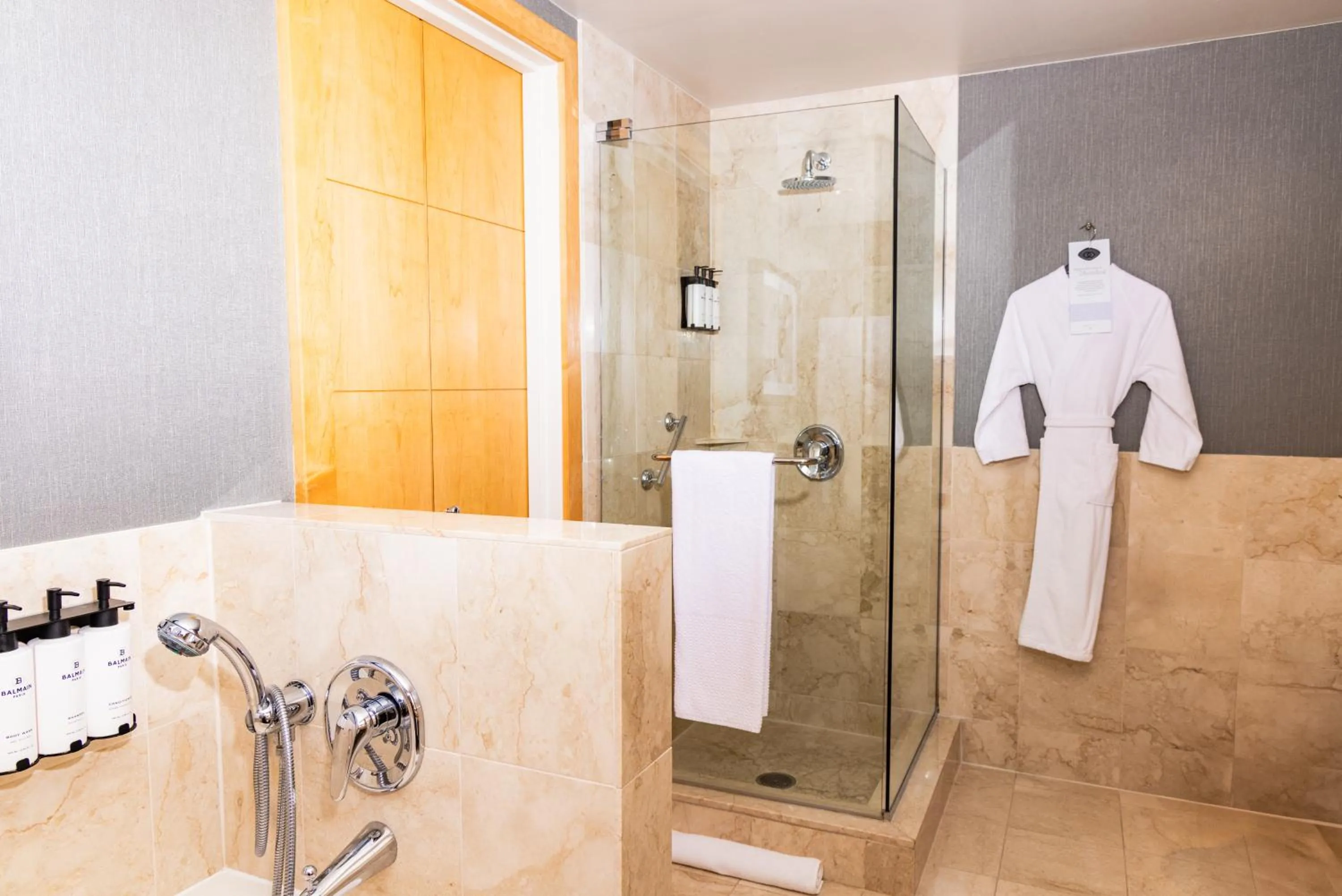 Shower in Sofitel Chicago Magnificent Mile