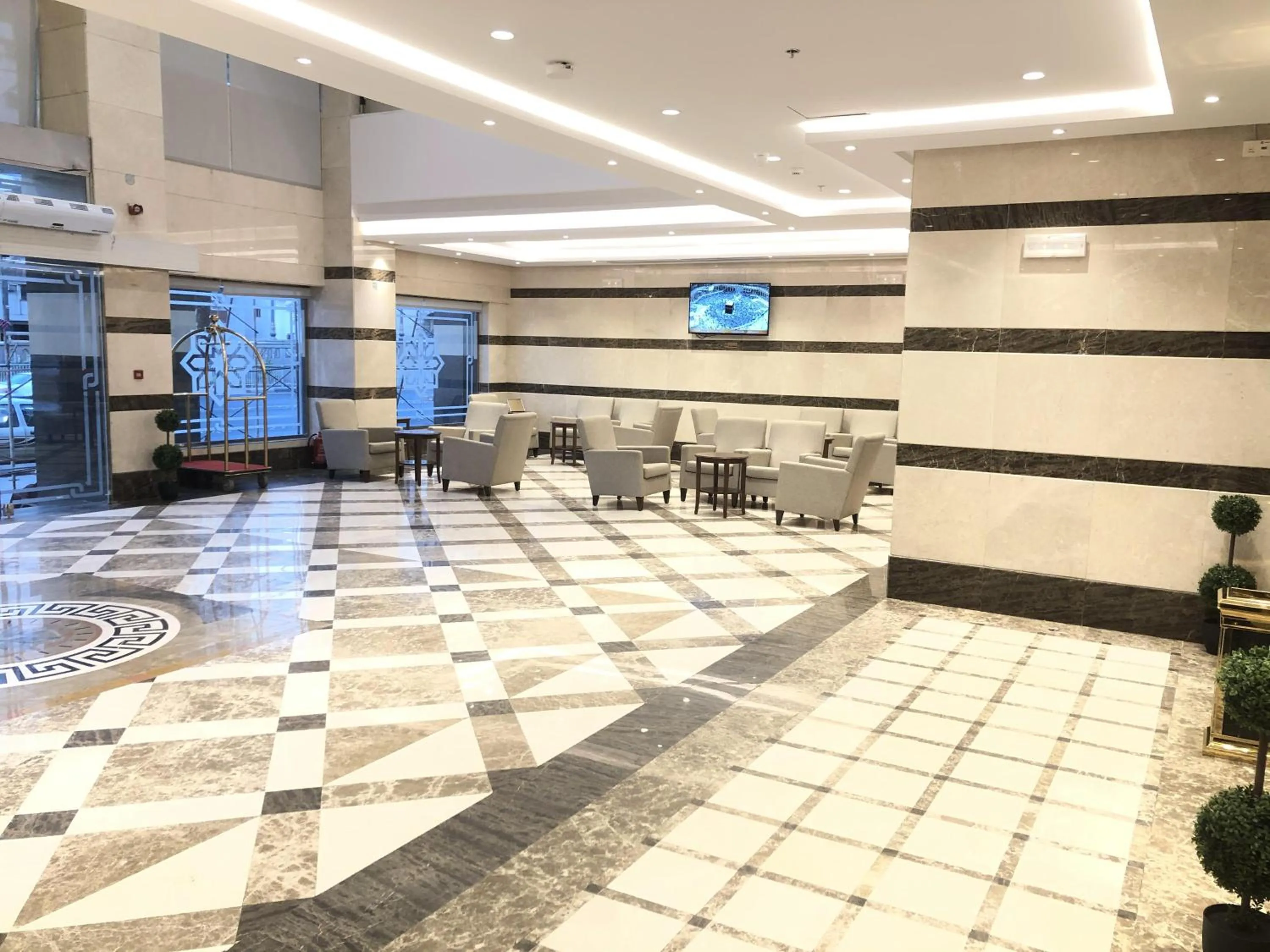 Lobby or reception in Zaha Al Madina Hotel
