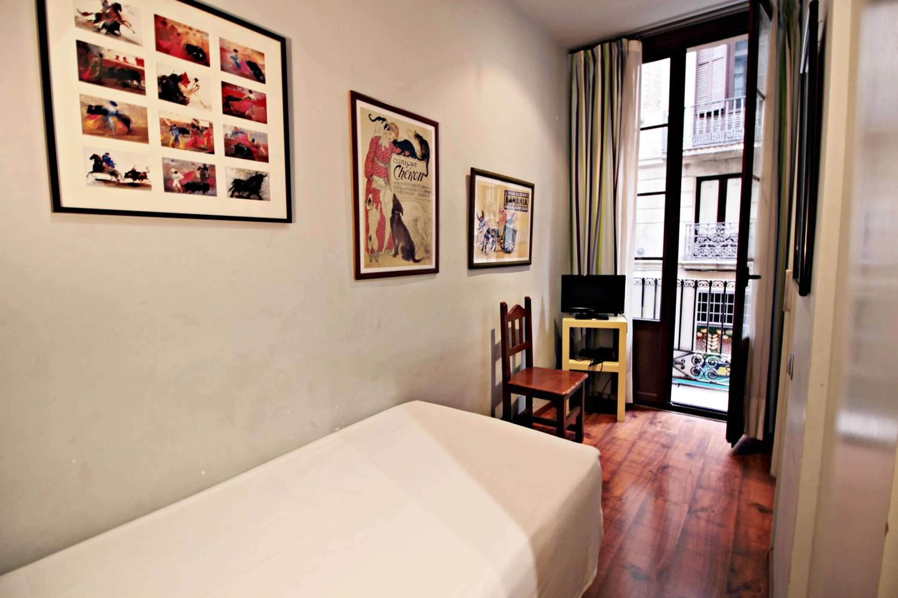 Bed in Hotel Annex - Rey Don Jaime I