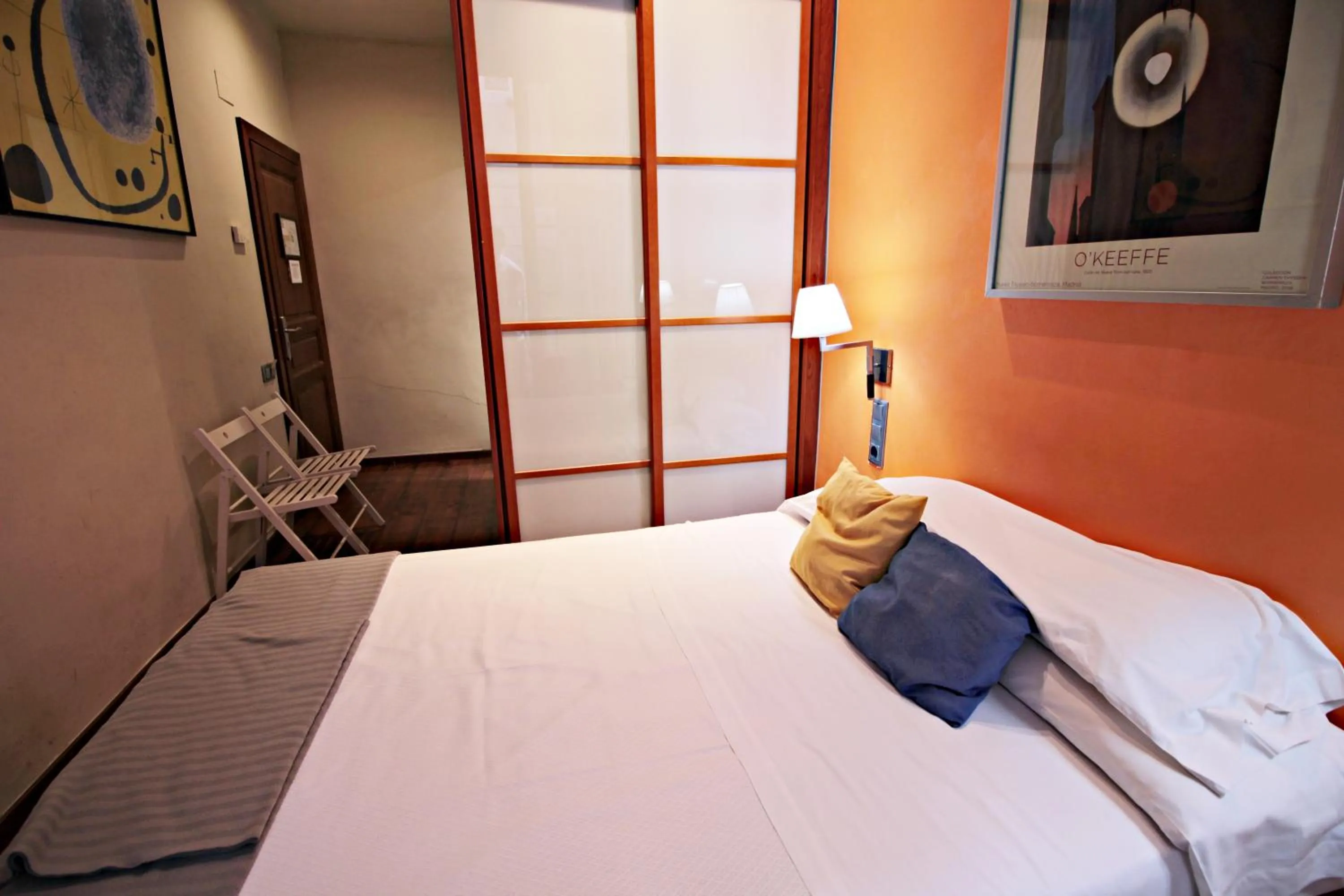 Bed in Hotel Annex - Rey Don Jaime I