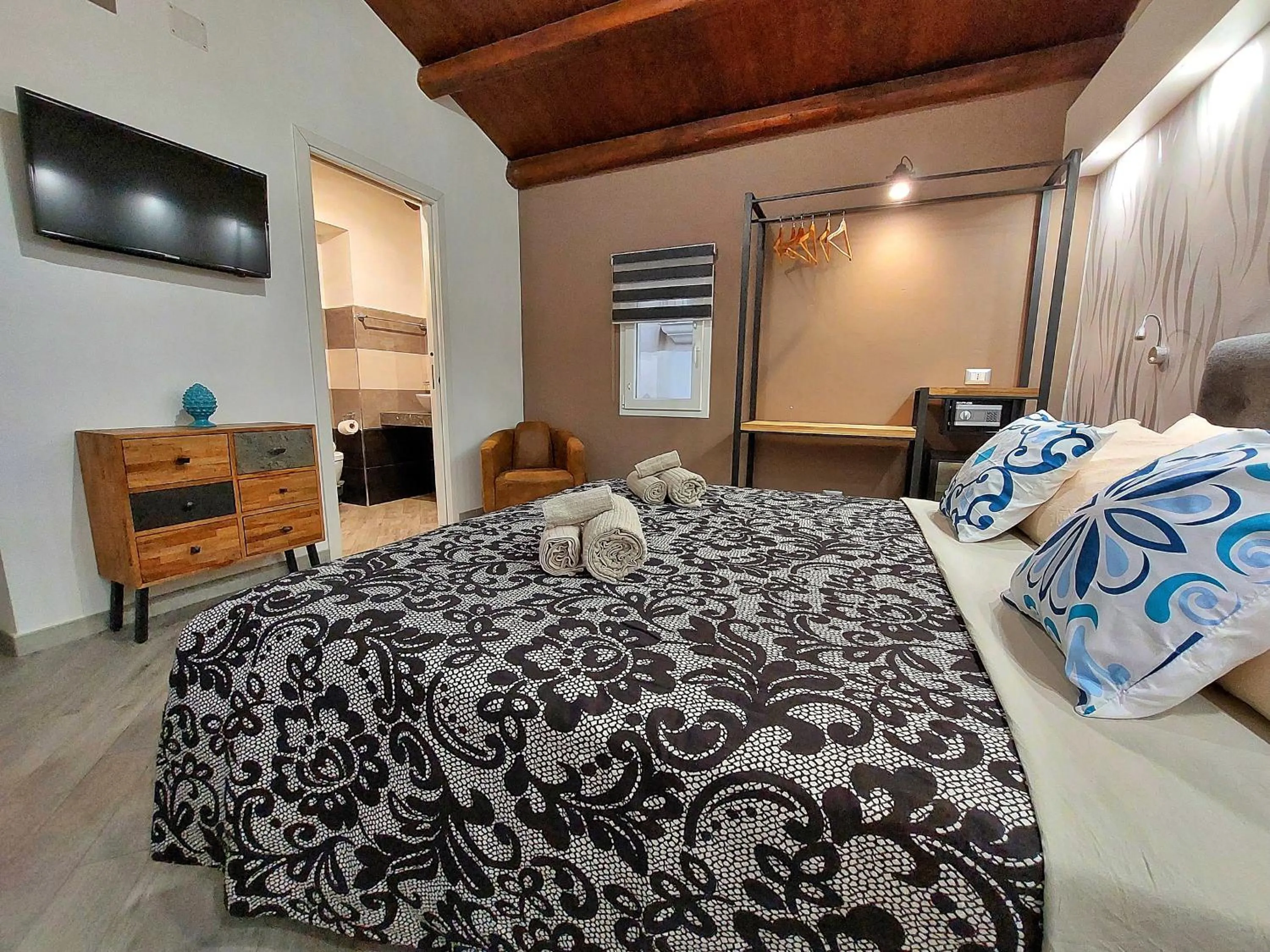 Bed in Bed and Breakfast L&P