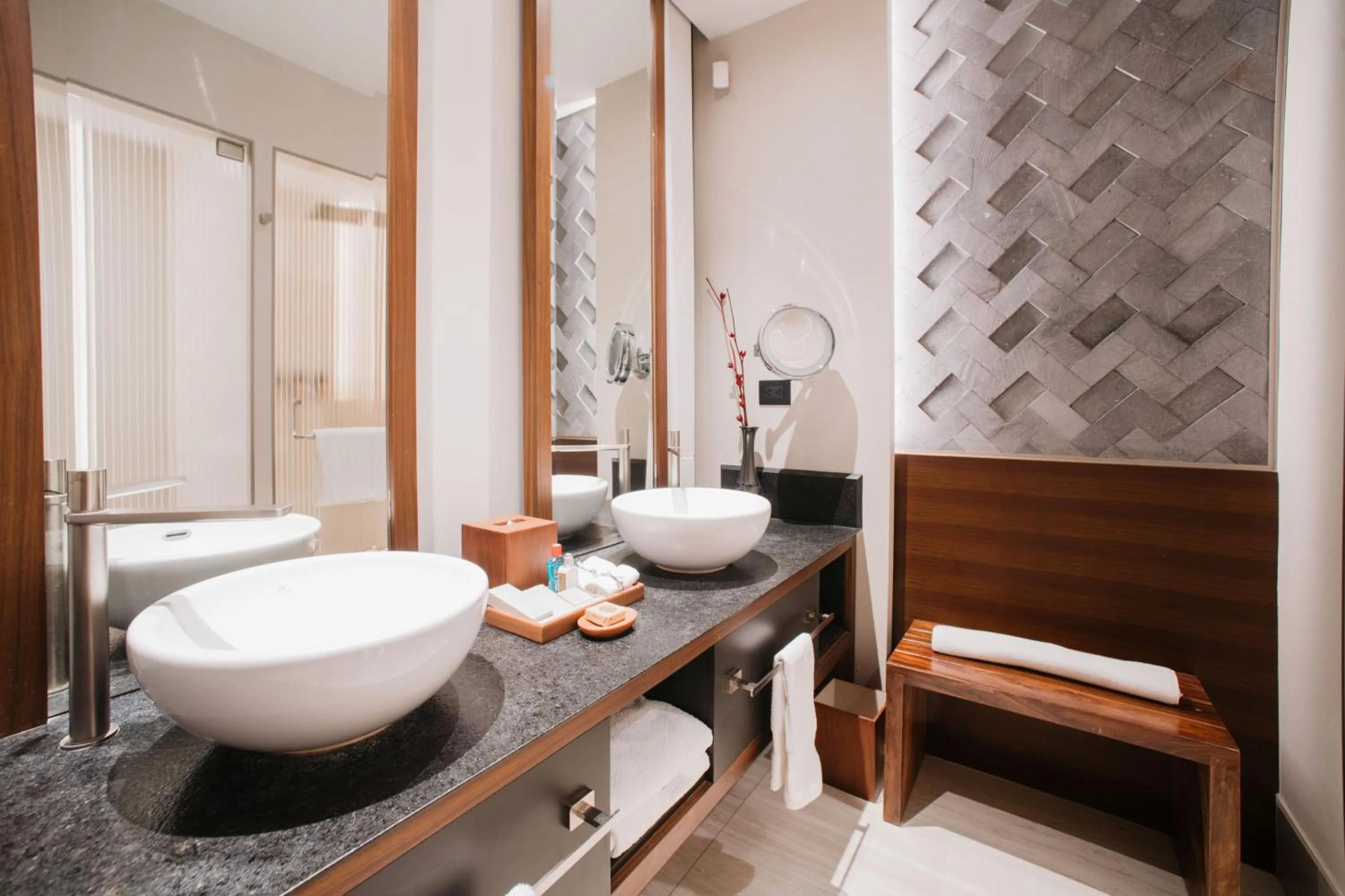 Shower in Grand Fiesta Americana Oaxaca